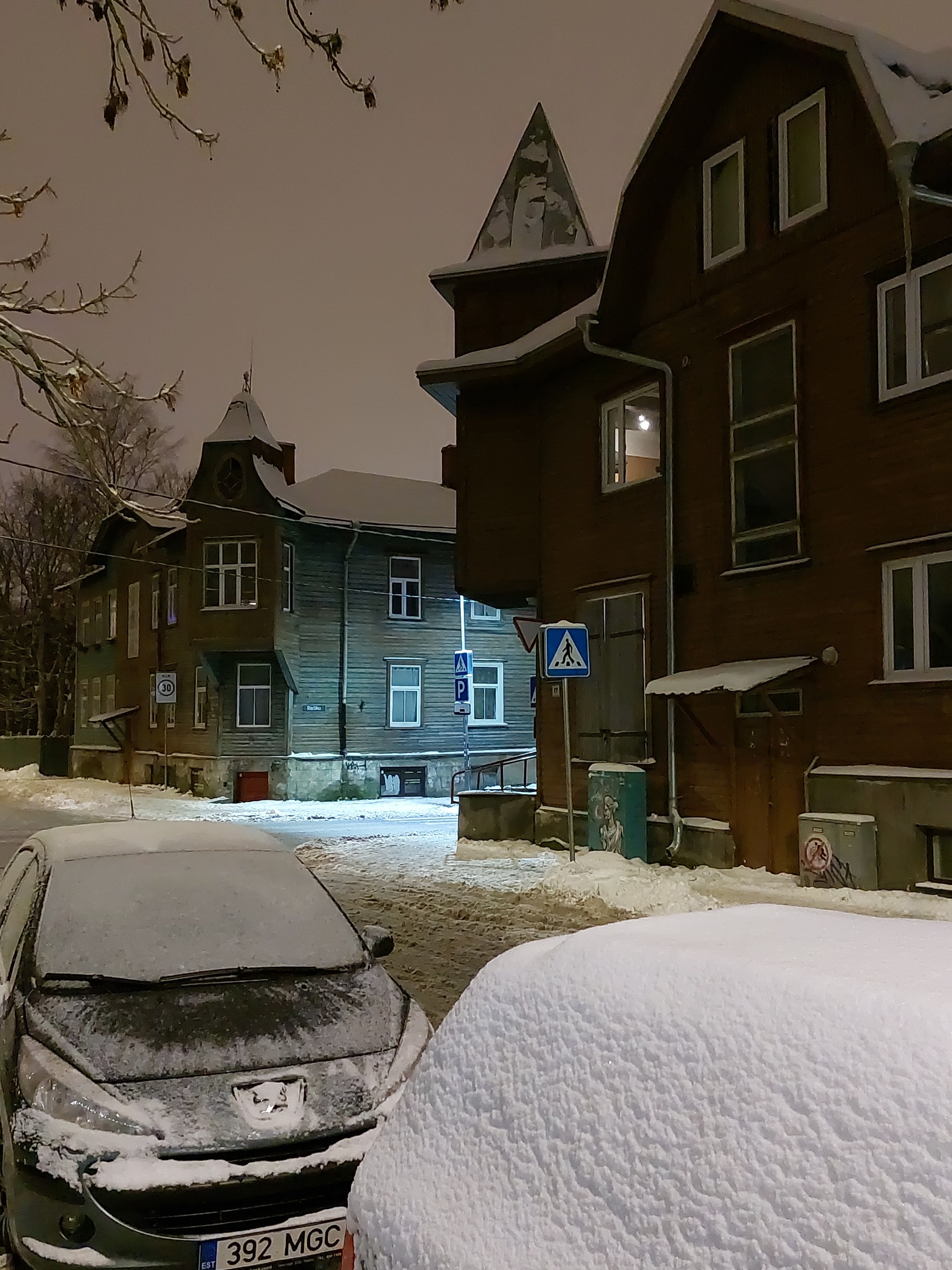 Tallinna puitagul Timuti ja Ristiku tn nurk, vaade rephoto