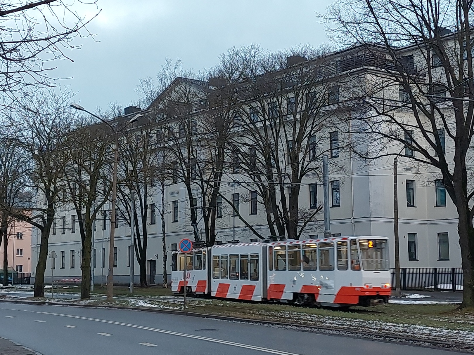 Kalinini 82, maja, mille paremas esitiivas asus TPI mehaanikateaduskond aastail 1961-1963, samuti kolis sinna energeetikateaduskond 1960/1961.õ.a. rephoto