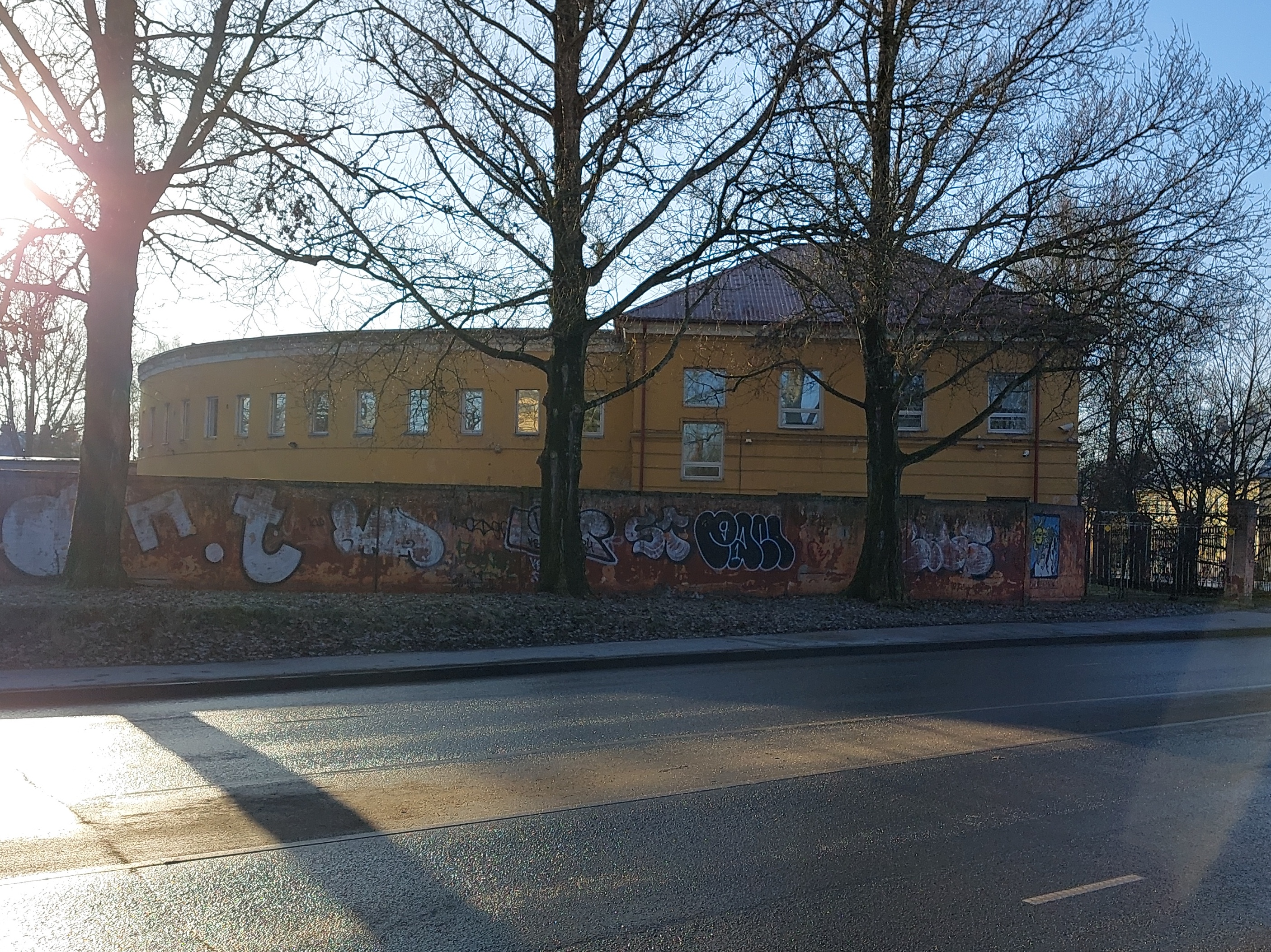 Tallinna Garnisoni Komandantuuri hoone pärast üleandmist Eesti Filmiarhiivile. Asukoht Ristiku tänav 84. rephoto