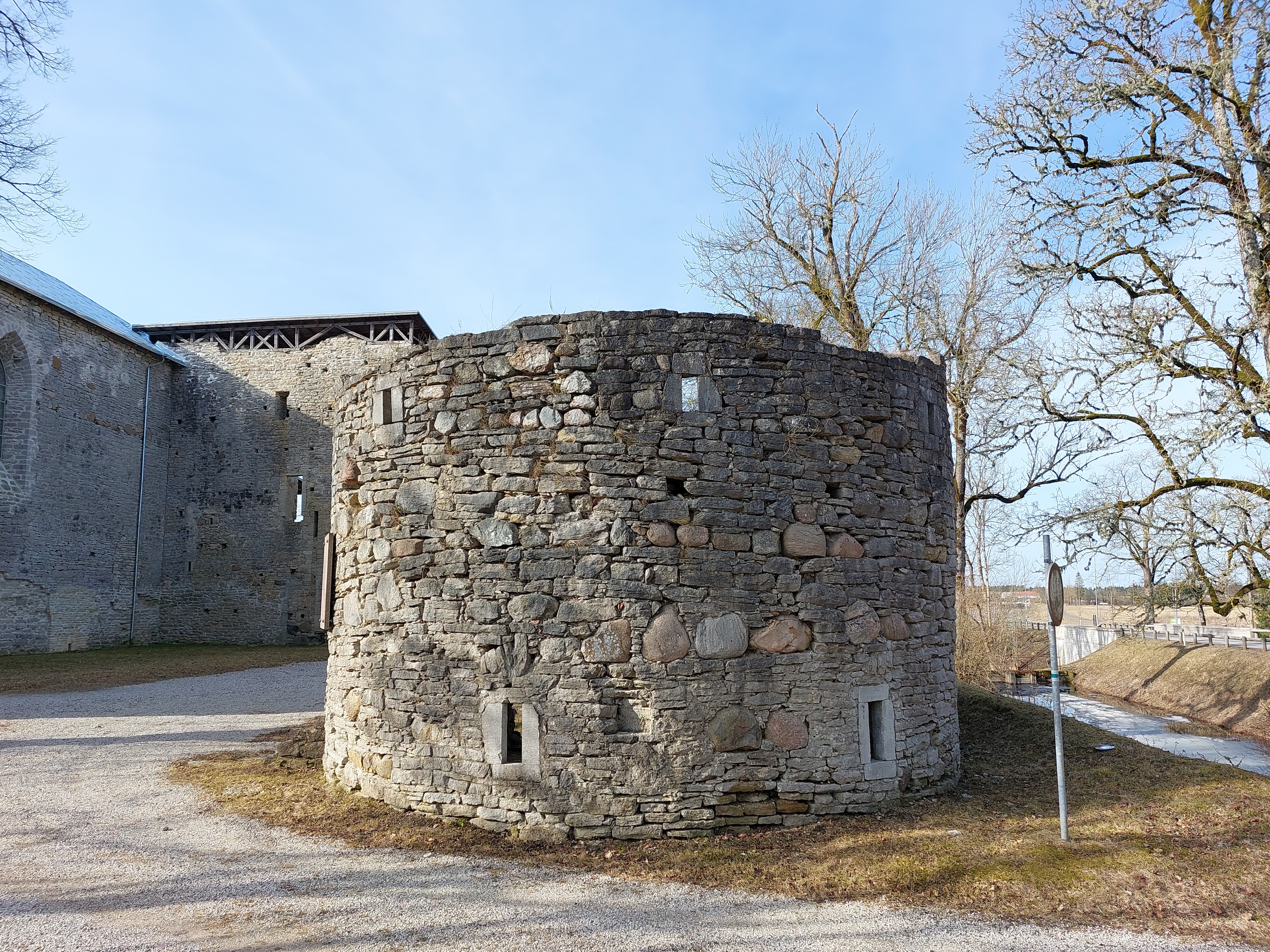 Outdoor view of Padise monastery NO-angle tower from S in 1938 before restoration rephoto