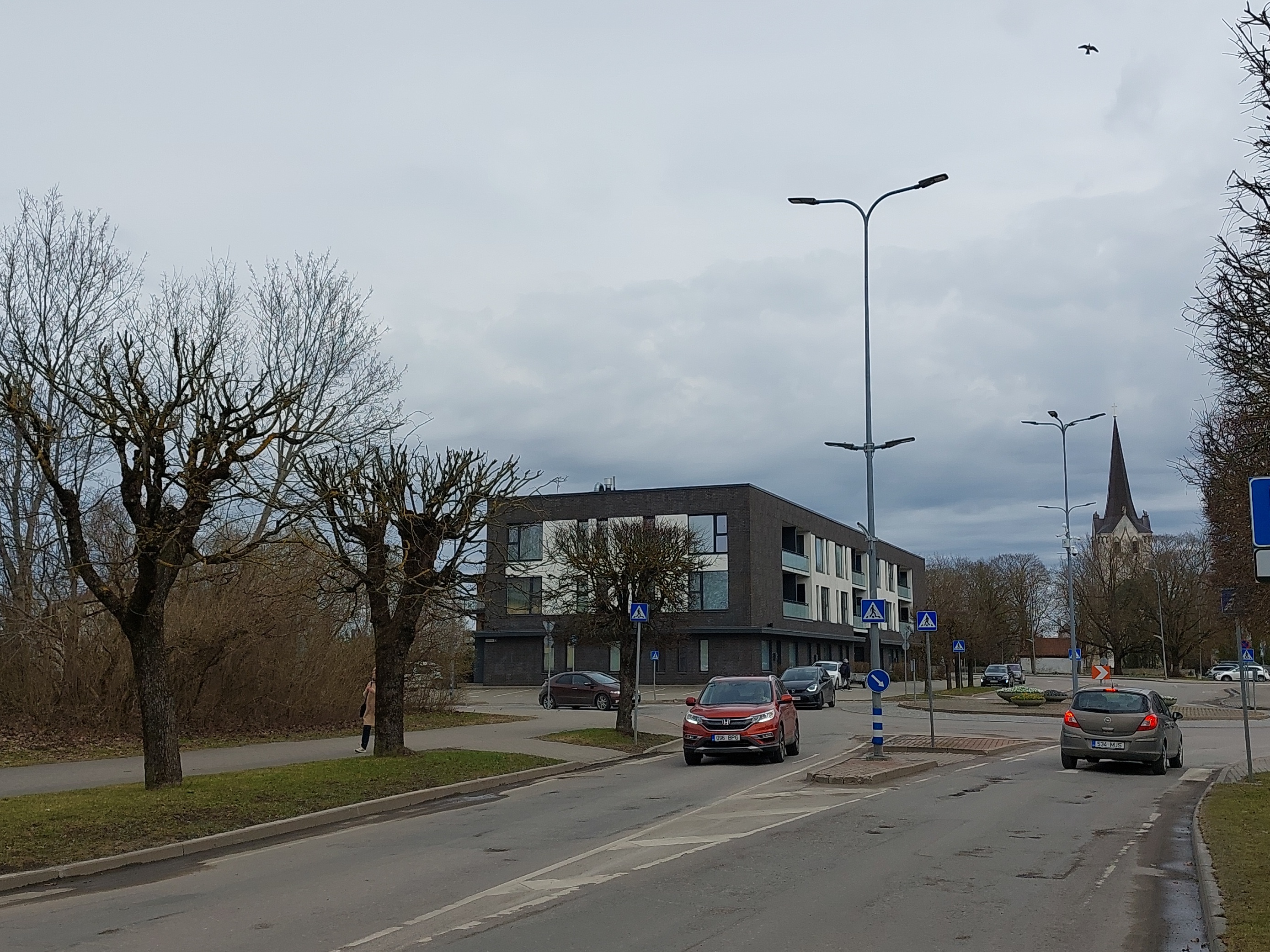 Sarmo apteek ja Harju majandusühisuse kauplus Keila Keskväljakul rephoto