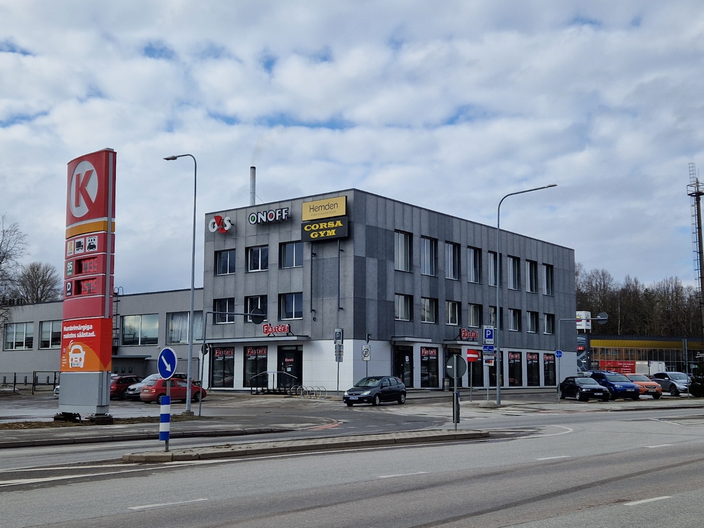 Tartu, Võru 77, ehitatud umbes 1970. aastal. "Tarmeko" olmehoone ja autode remondi töökoda. rephoto