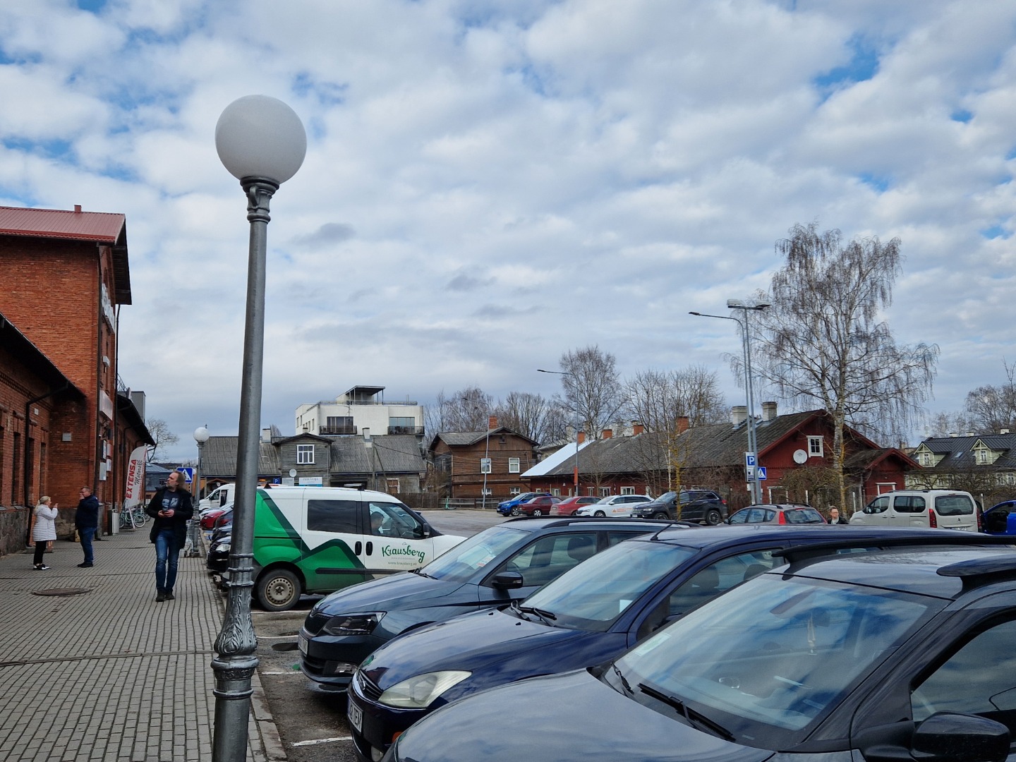 Tartu linna tapamaja läbivaatuse hoone, kontor ja väravavahi maja. rephoto