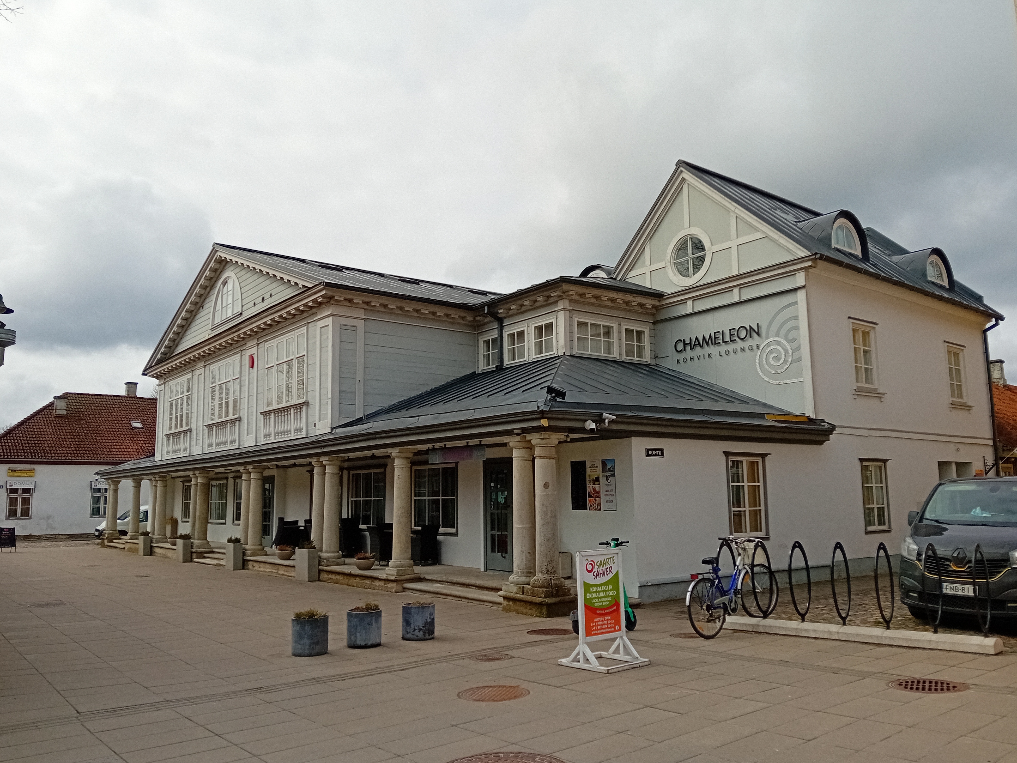 Business building at the Kuressaare merchant courtyard rephoto