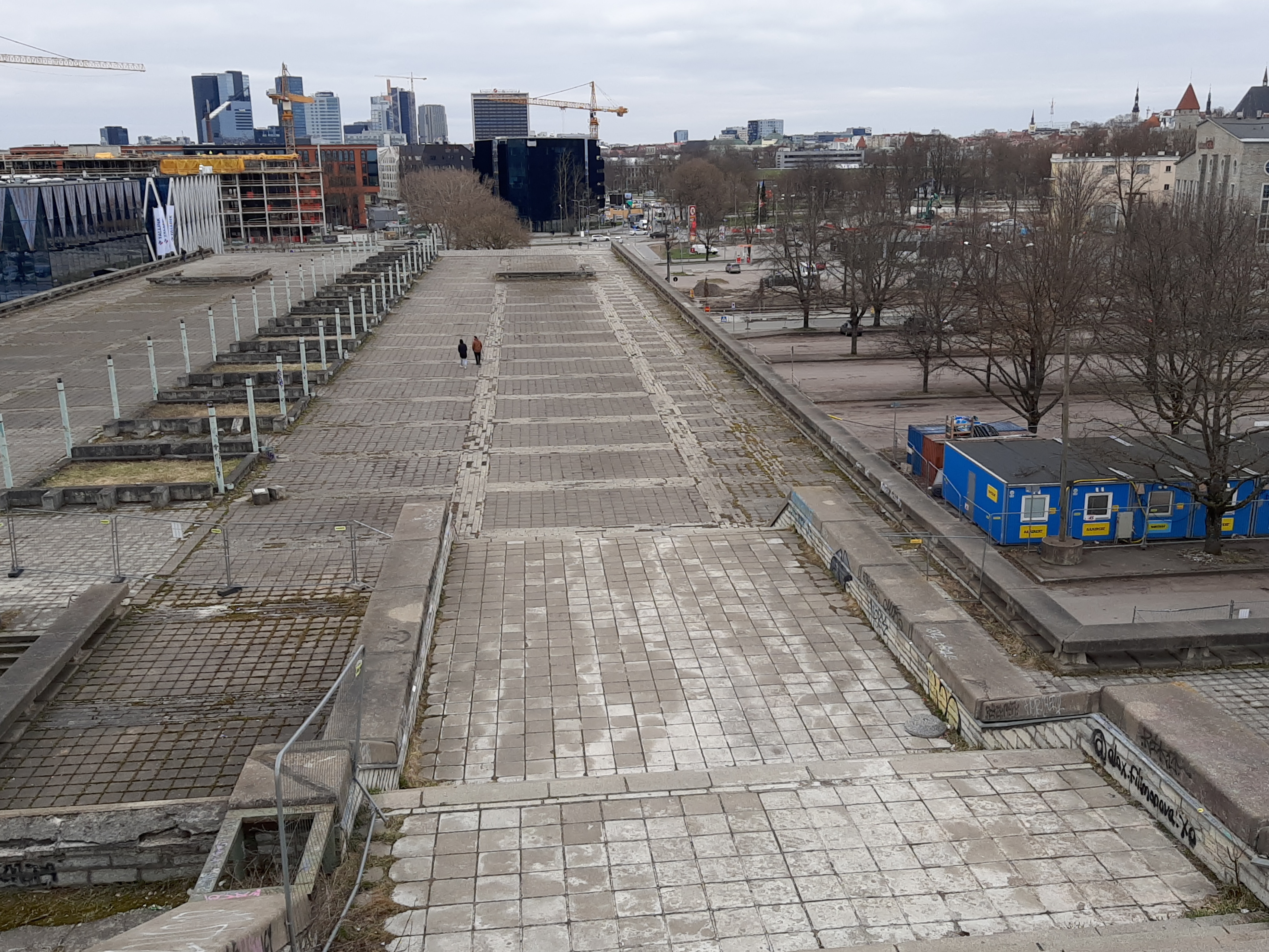 Tallinn, vaade Linnahalli juurest Viru hotelli suunas rephoto