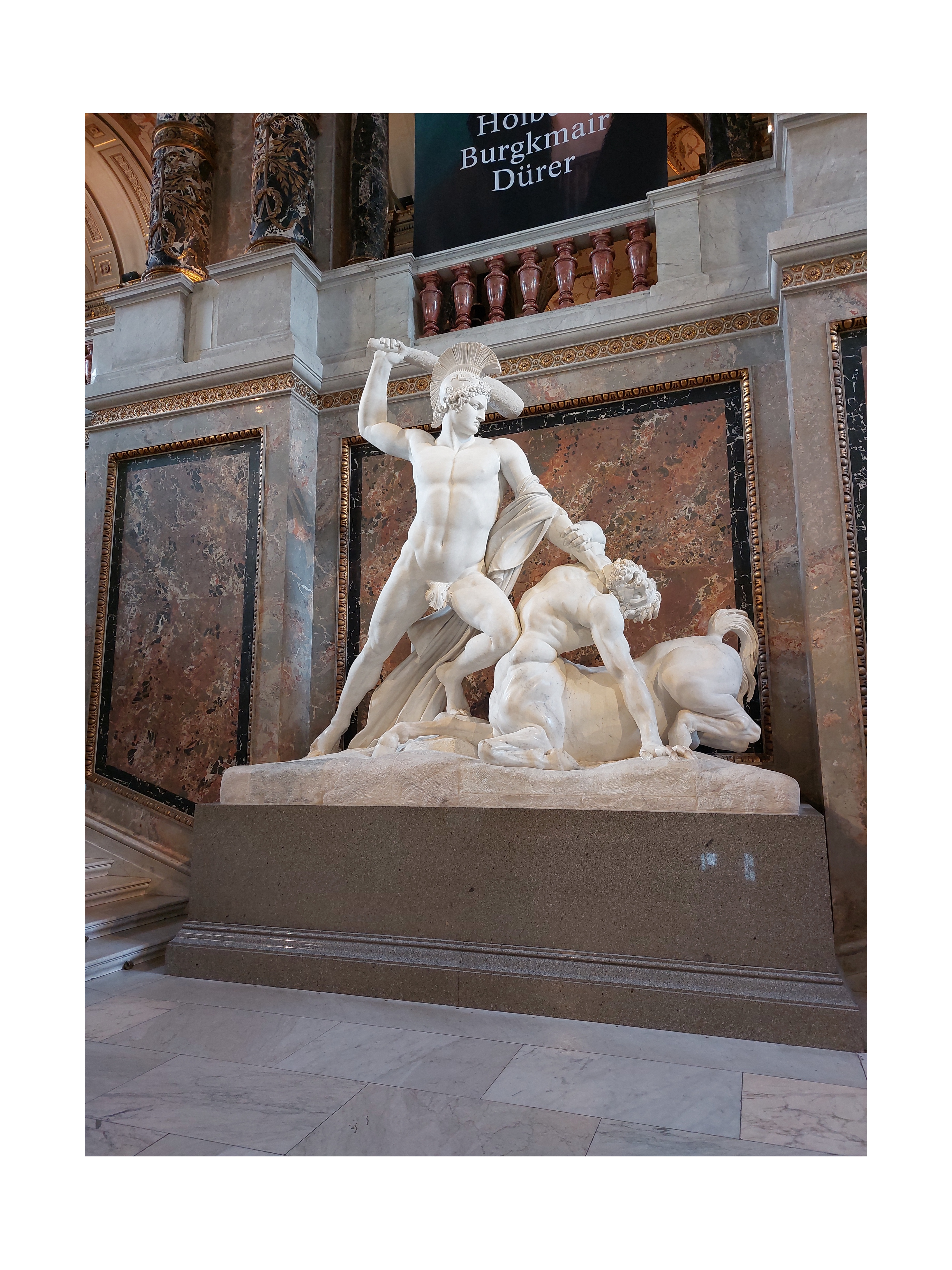 Theseus võitleb kentauriga. Foto Antonio Canova skulptuurigrupist (1804-1819) rephoto