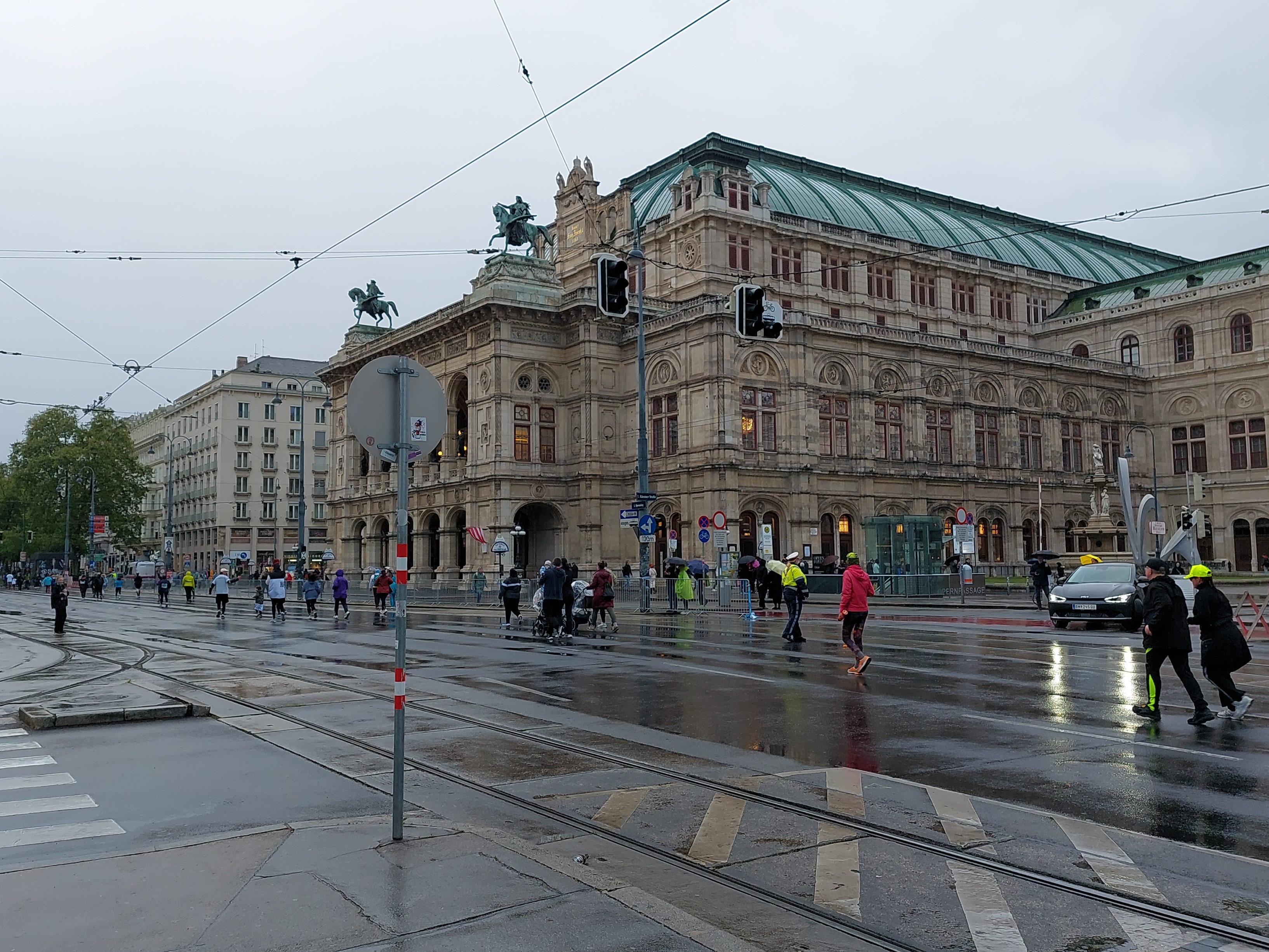 Wien, Opernring., Exterieur van de Weense Staatsopera aan de Opernring in Wenen rephoto