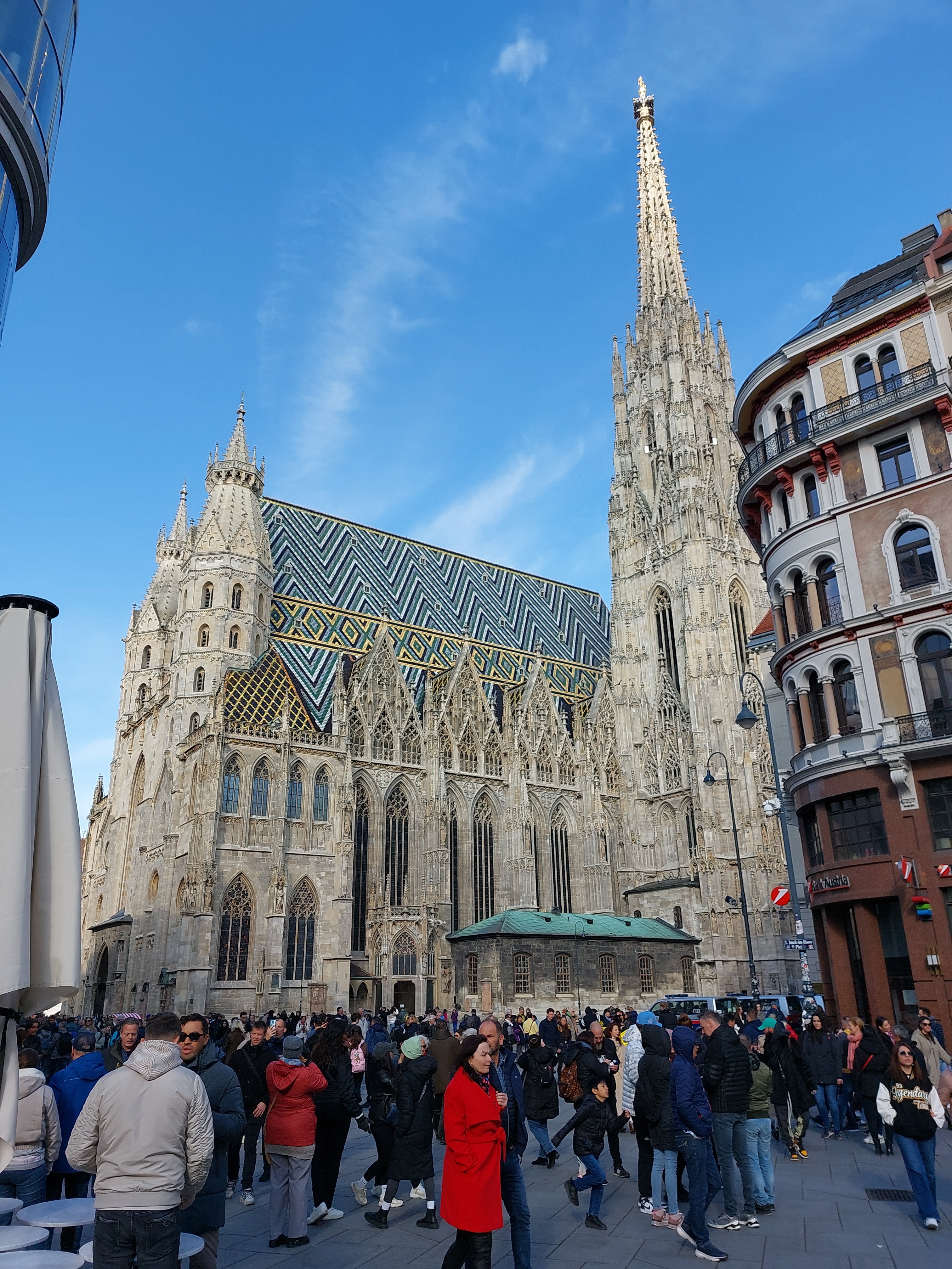 Fotoreproductie van (vermoedelijk) een schilderij van de Stephansdom in Wenen, Wien, Stephanskirche. rephoto