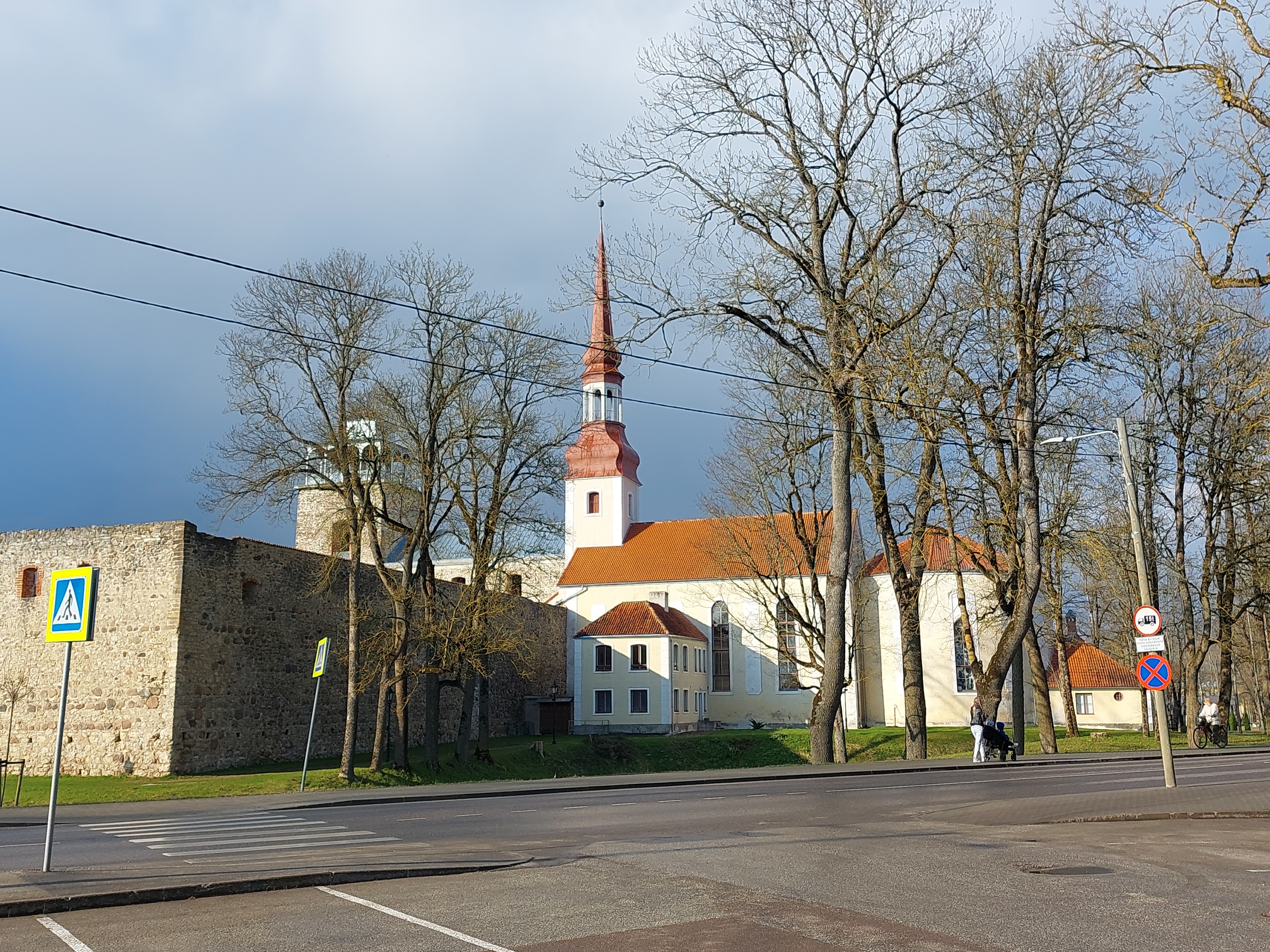 Poltsamaa castle and church - panoramio (1) - Põltsamaa castle and church rephoto