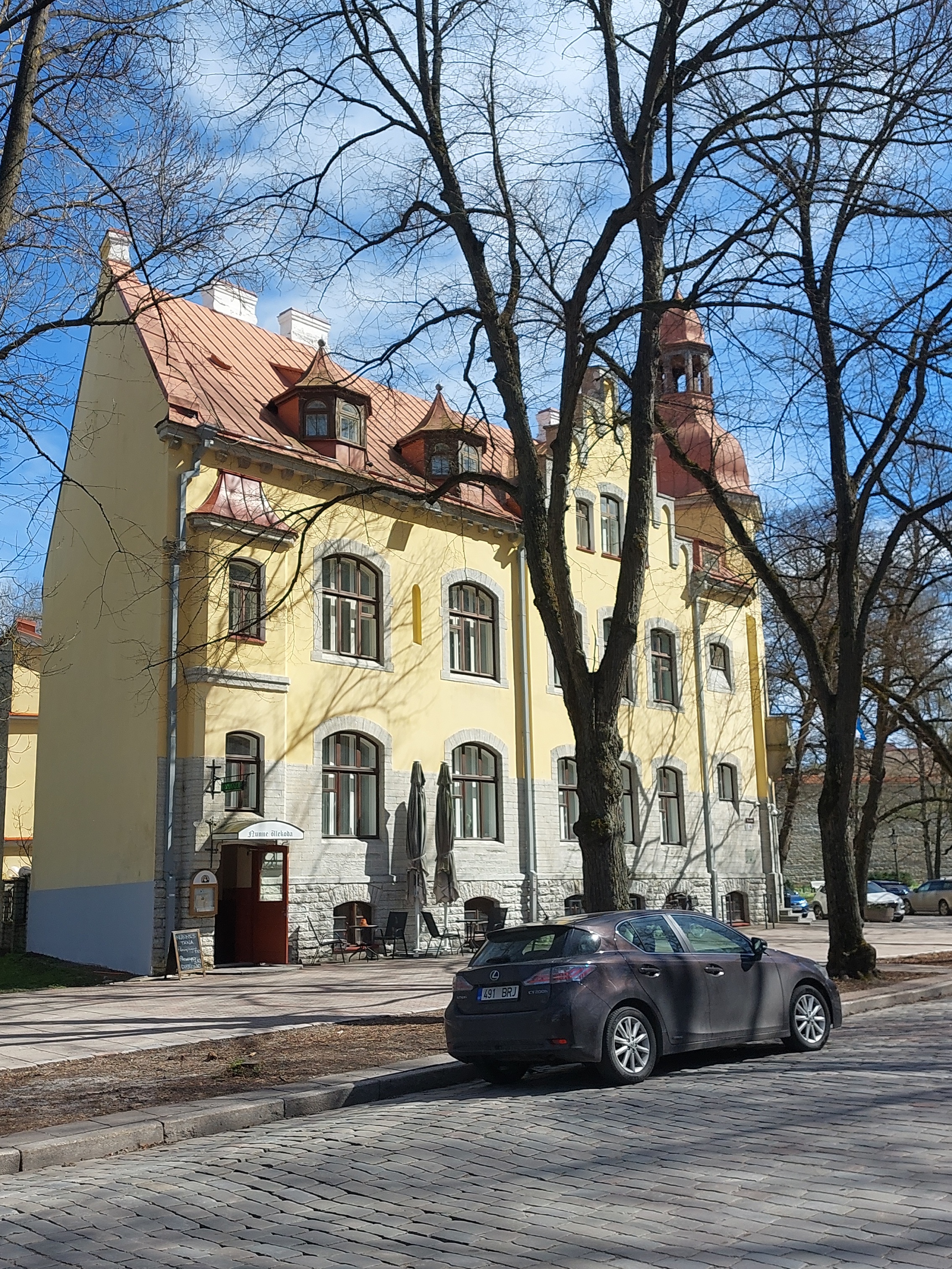 Building in Tallinn, where Lurich prizes were held before they were stolen. rephoto