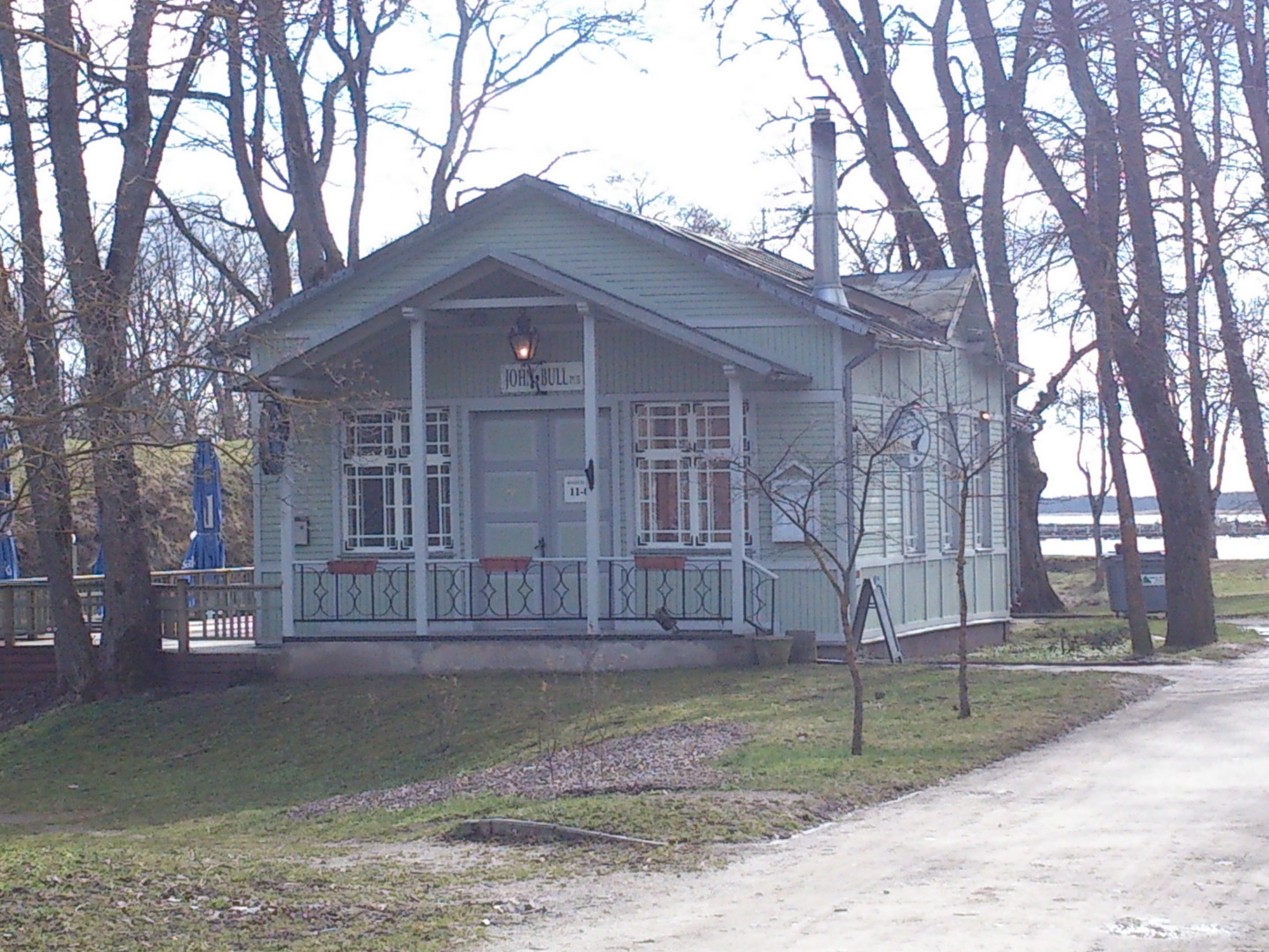 Vaade lugemistoale nn. Lesehallele Kuressaare Lossipargis rephoto