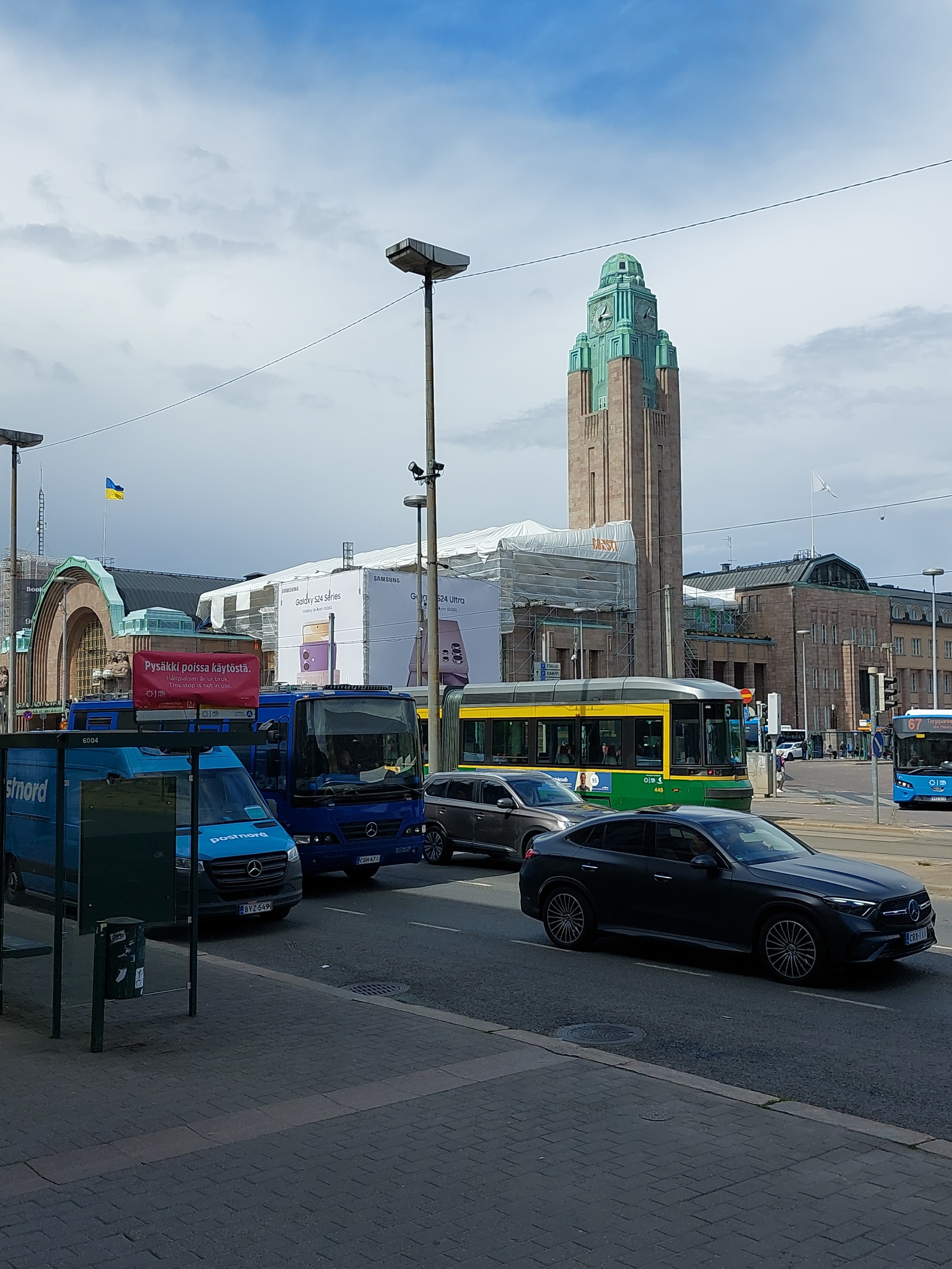 Helsingin rautatieasema Kaivokadulta nähtynä. rephoto