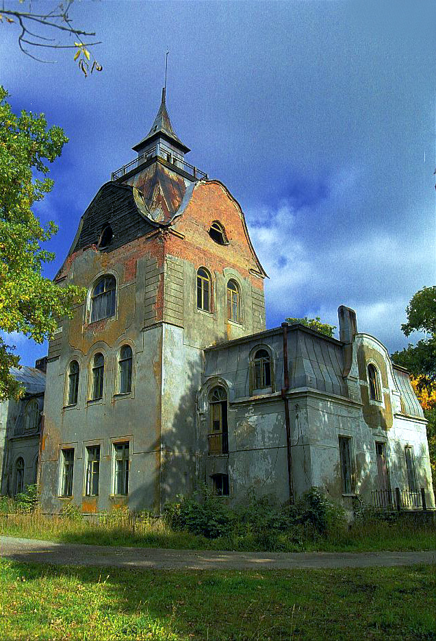 Neeruti kolhoosi kontorihoone välisvaade. rephoto