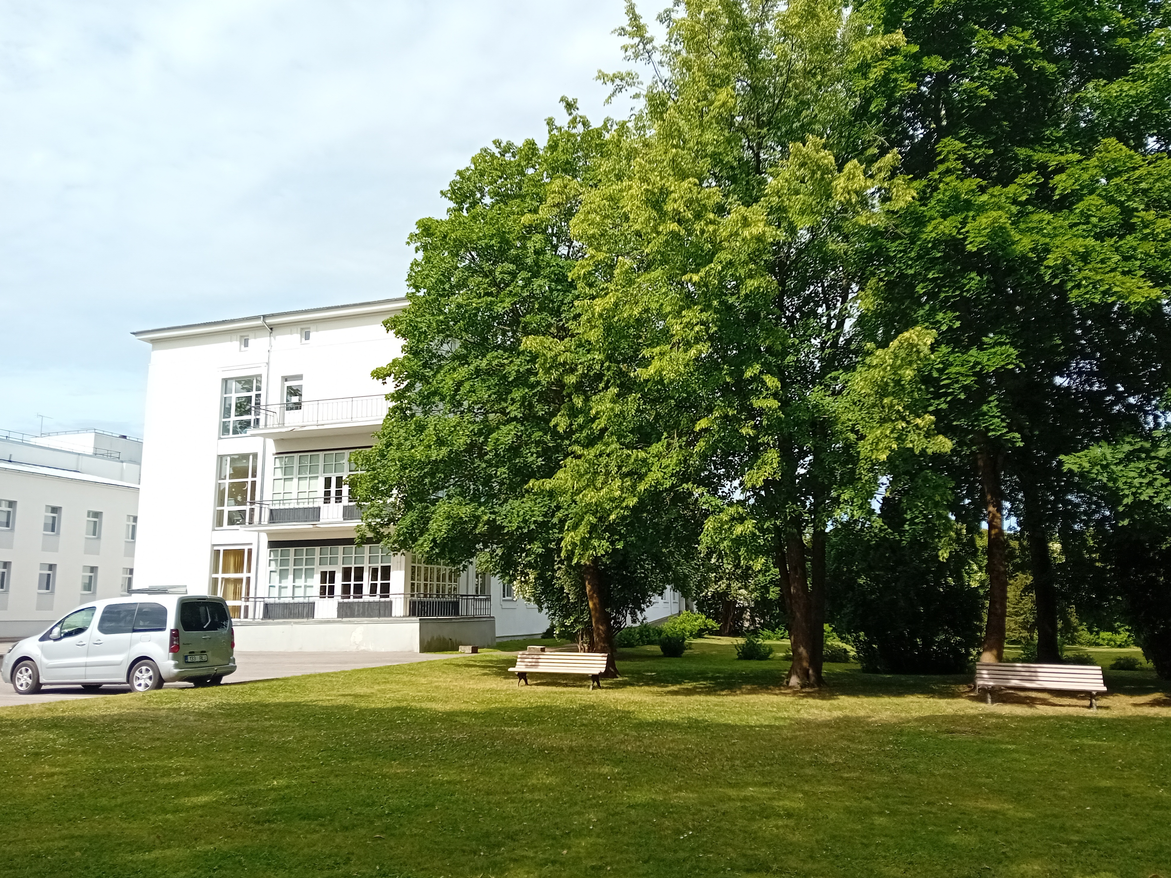 Linnahaigla uus hoone Kuressaares Saaremaal. rephoto