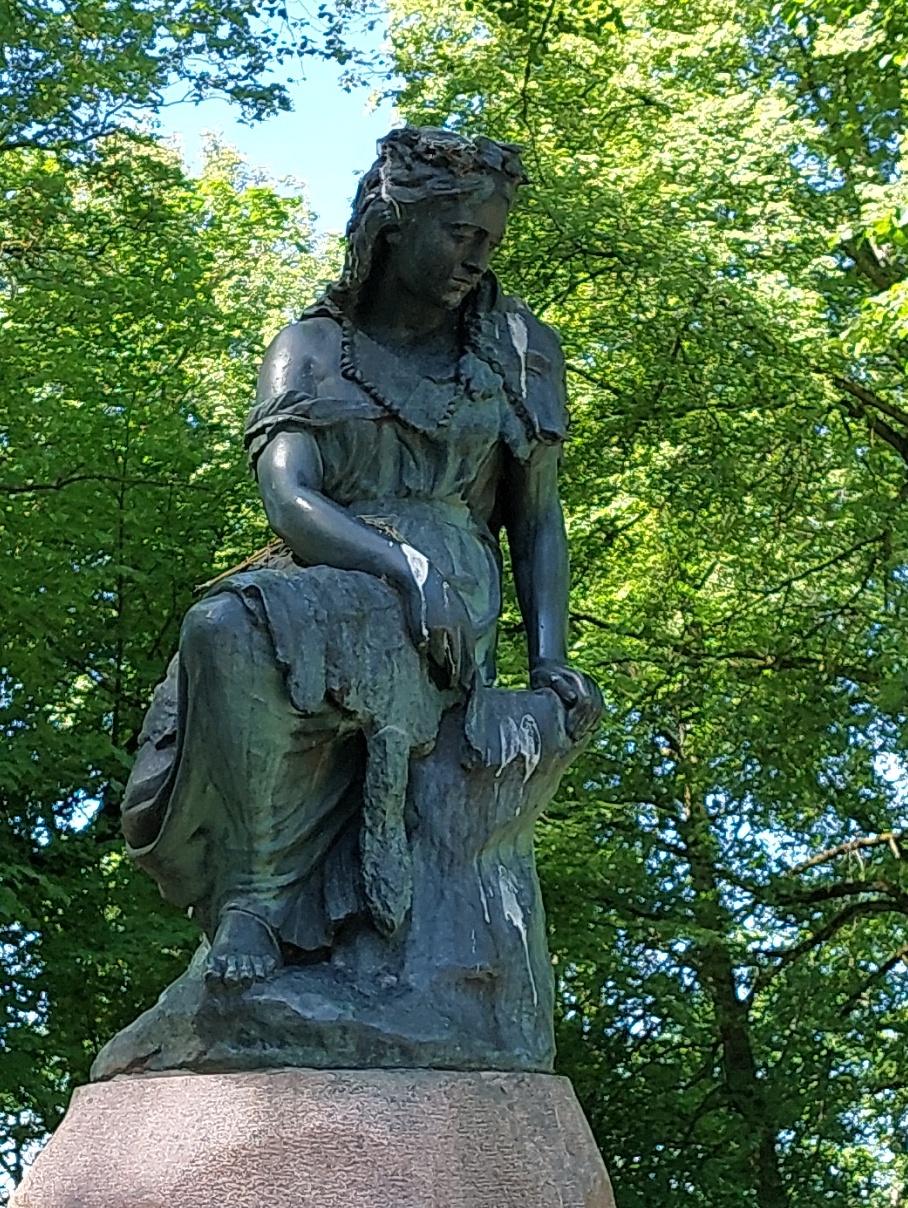 "Linda" skulptuur Lindamäel. rephoto