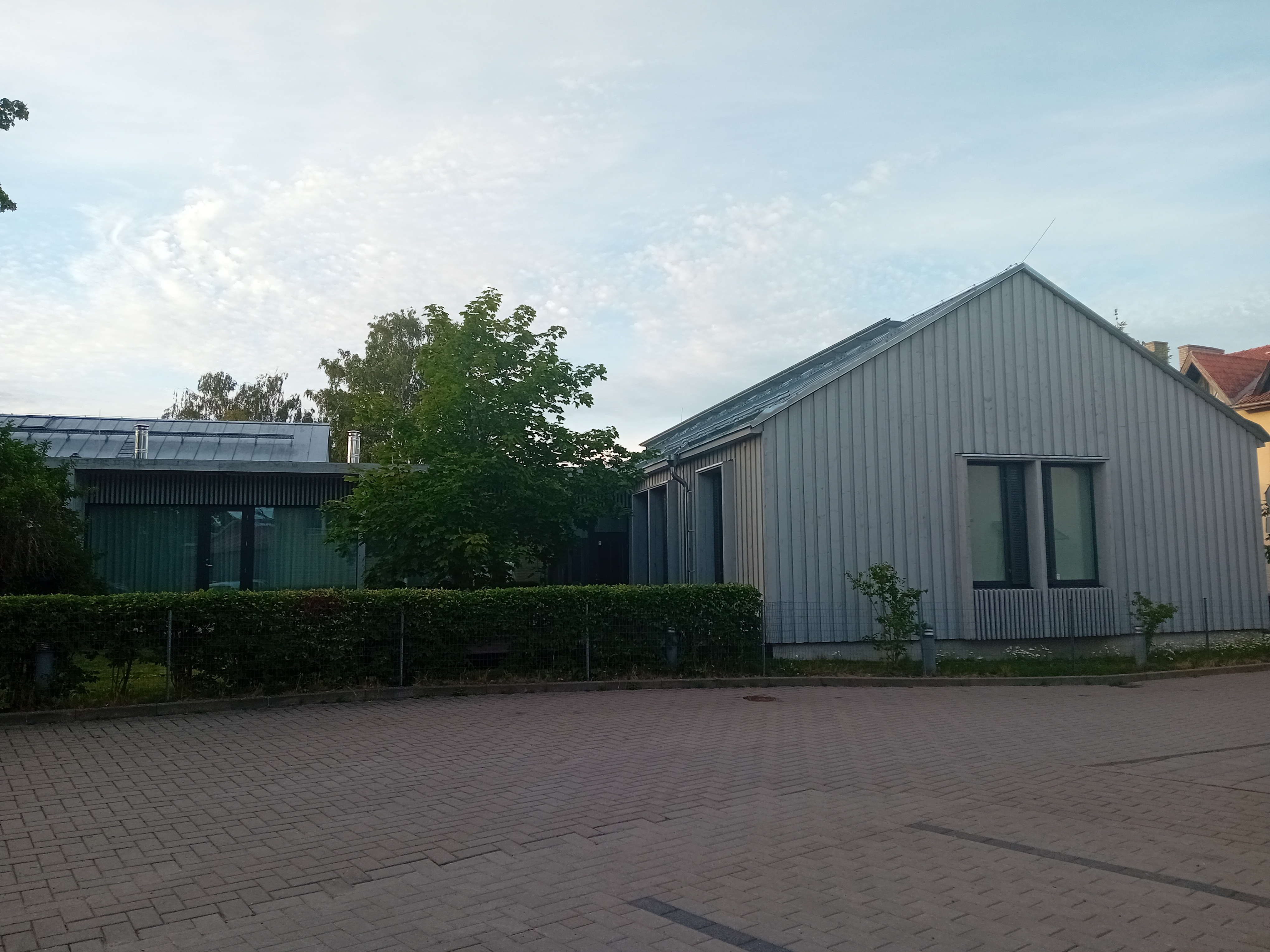 Kuressaare peremajad Tolli ja Kohtu tn nurgal. Arhitektuuribüroo Kavakava, arhitektid Siiri Vallner, Katrin Koov, Kaire Nõmm rephoto