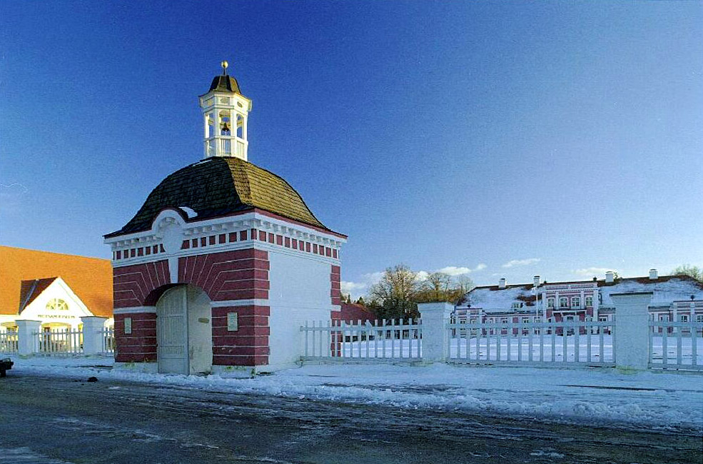 Gates tower of Sagadi Manor (1794) rephoto