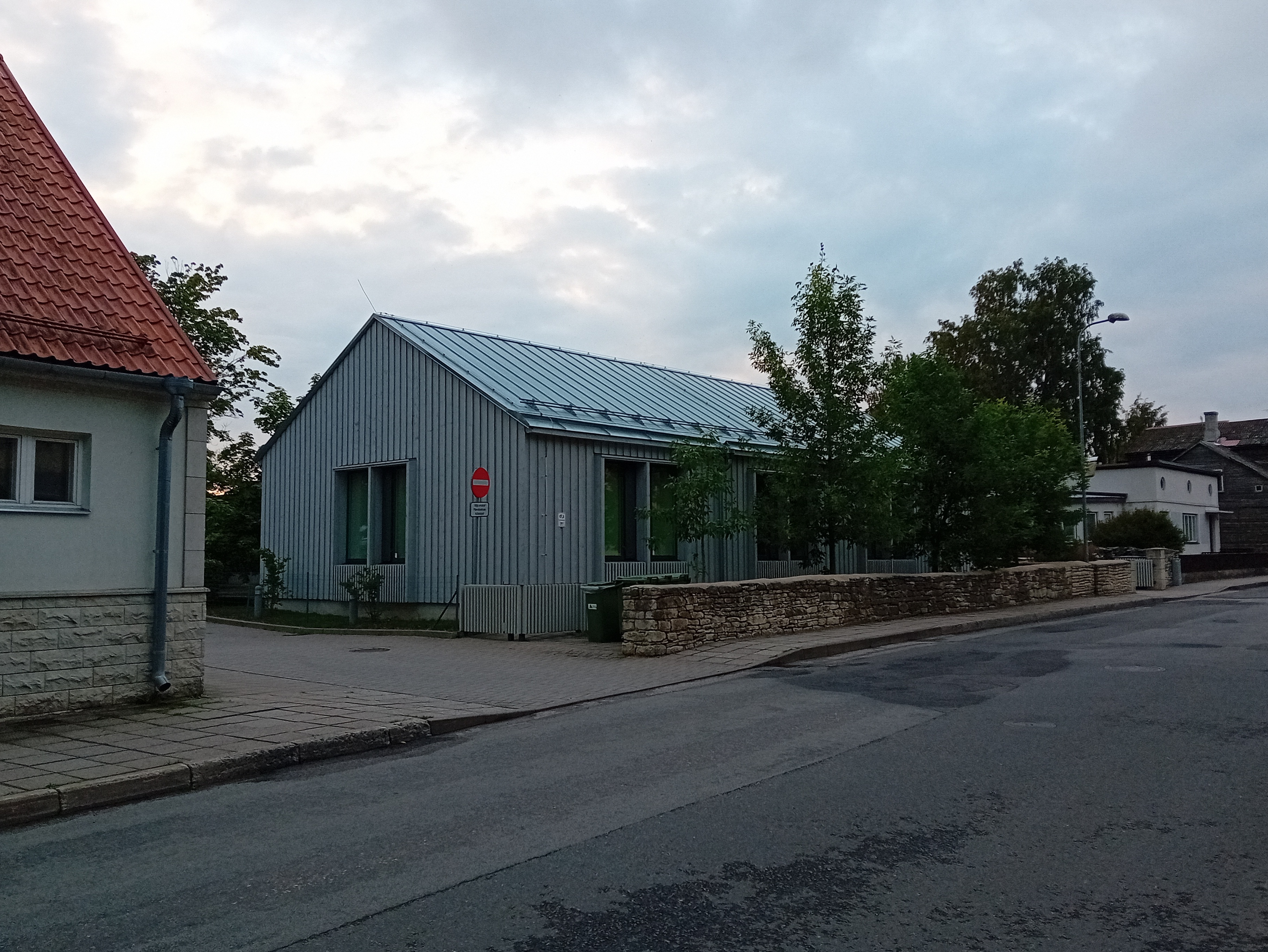 Kuressaare peremajad Tolli ja Kohtu tn nurgal. Arhitektuuribüroo Kavakava, arhitektid Siiri Vallner, Katrin Koov, Kaire Nõmm rephoto