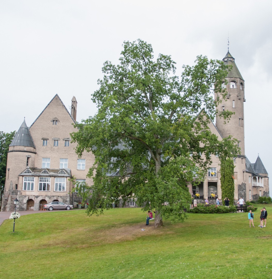 View of Taagepera sanatorium building. rephoto