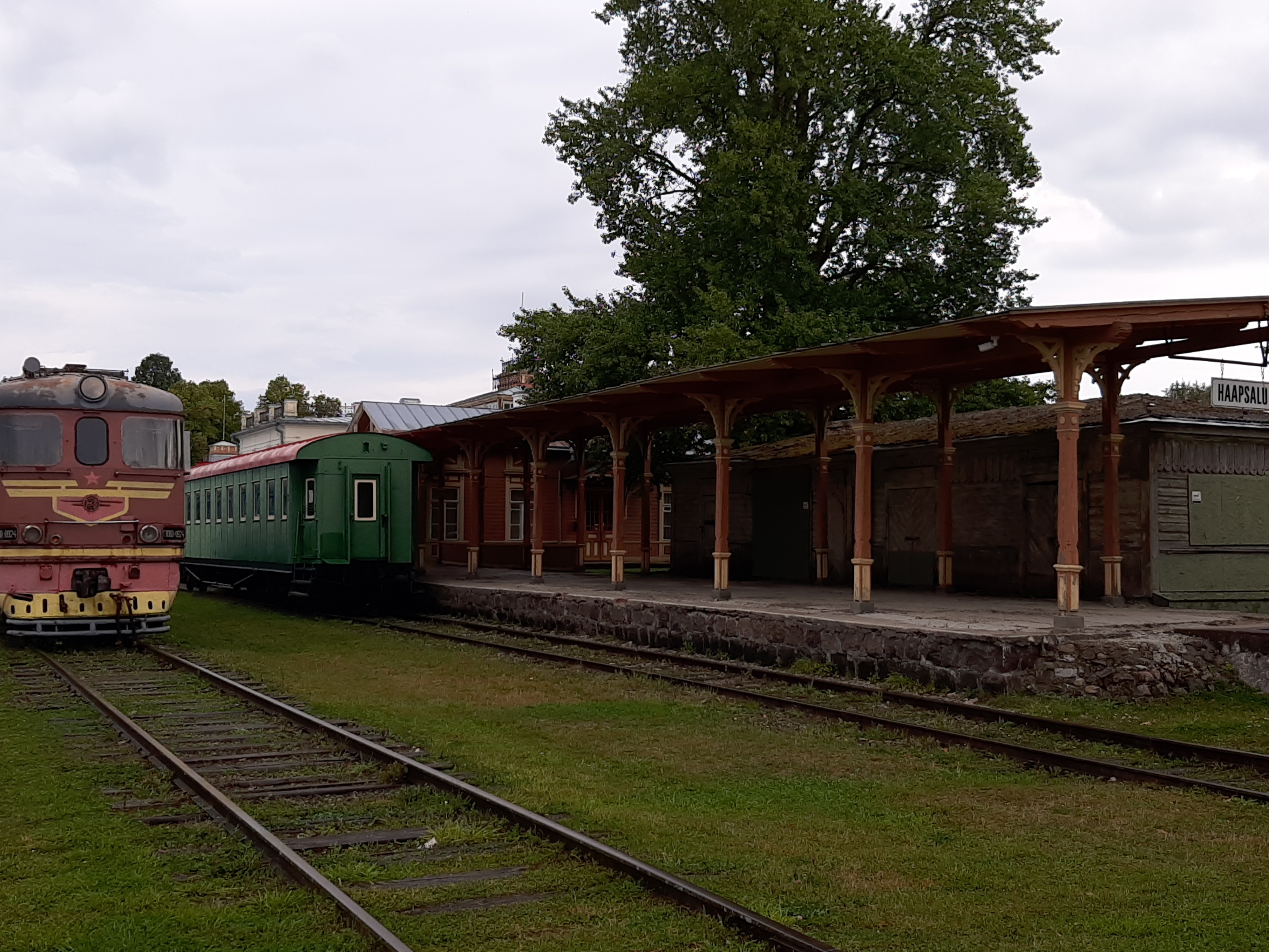 Diiselrong DR1A-230 Haapsalu jaamas, september 1985, foto: Ilmar Adamson rephoto