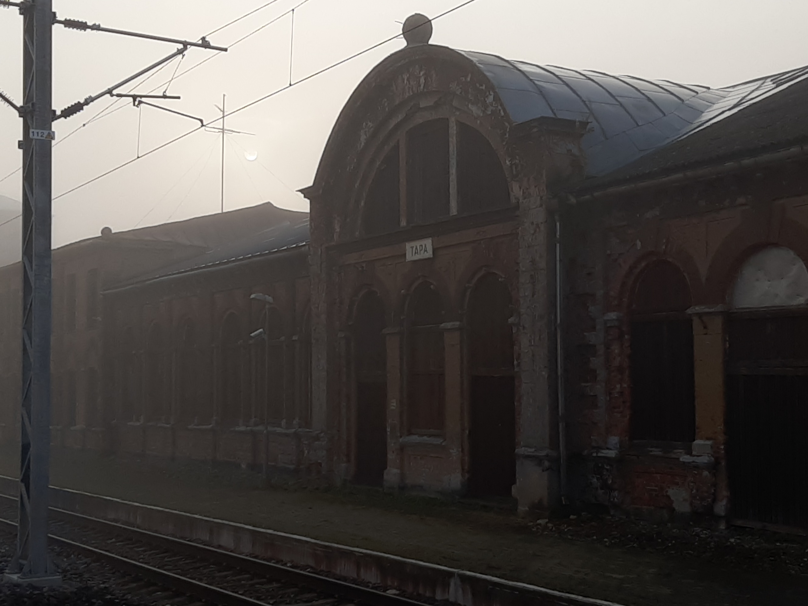 Pilte Eesti raudteedelt: vaade lipuehtes Tapa jaamahoonele, 1930.aastad rephoto