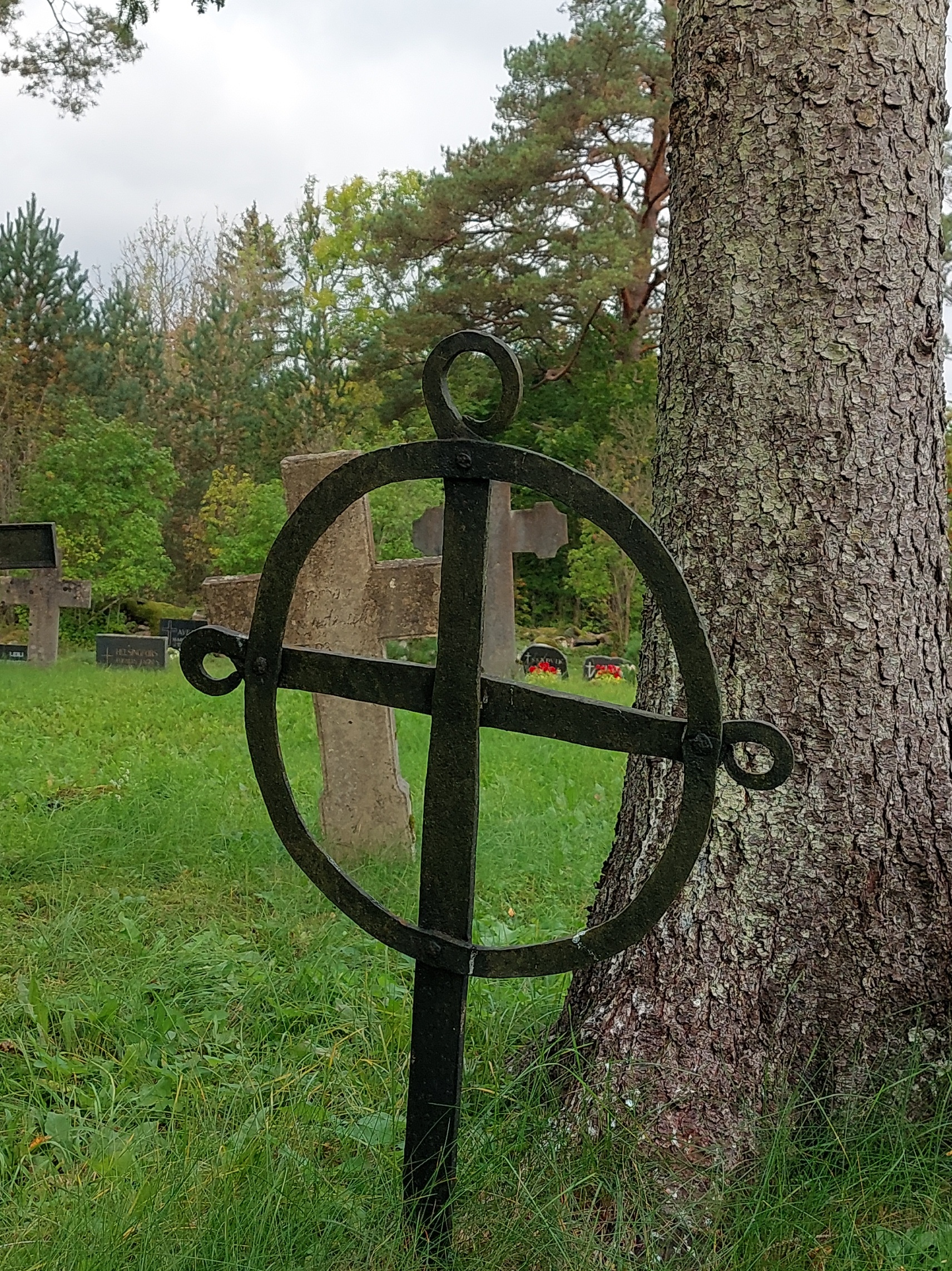 Ristid Vilivalla kalmistul rephoto