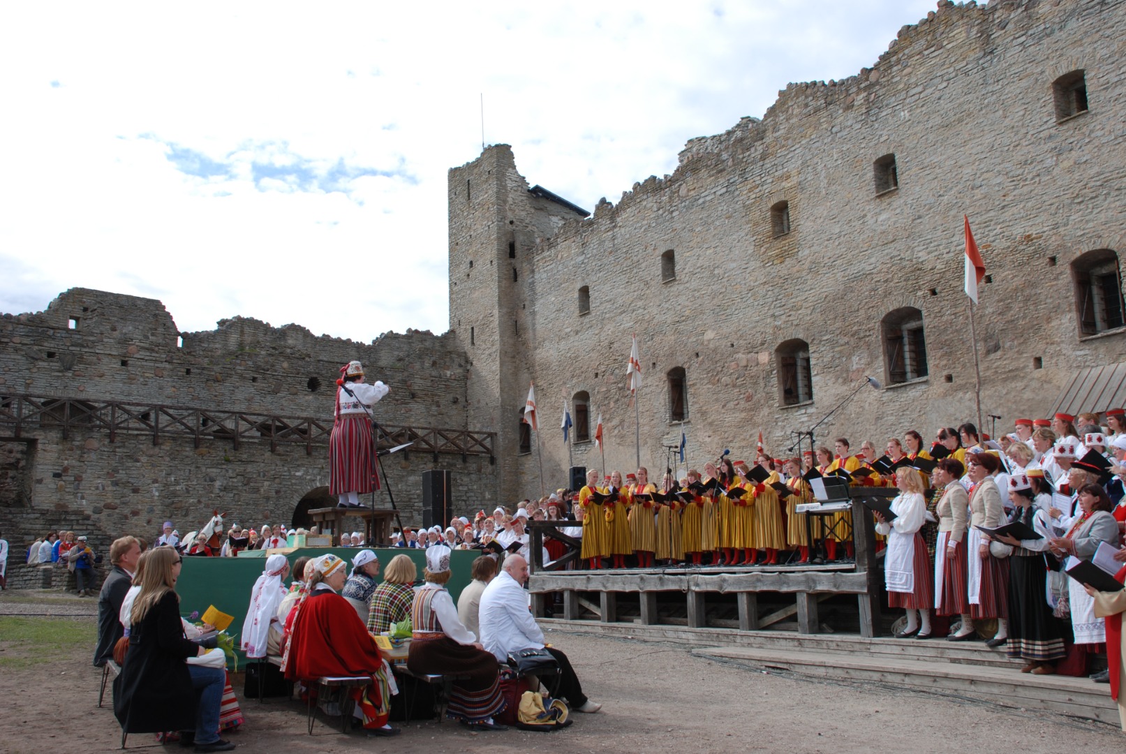 Rakvere, Rakvere linnusevaremed. Rakvere linnuse varemed vallikraaviga. Rakvere linnuse stereofotogramm-meetriline mõõdistamine. rephoto