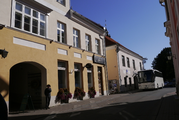 Kohvik Tartu (end Werner, Verner) välisvaade. Tartu. 1975. rephoto