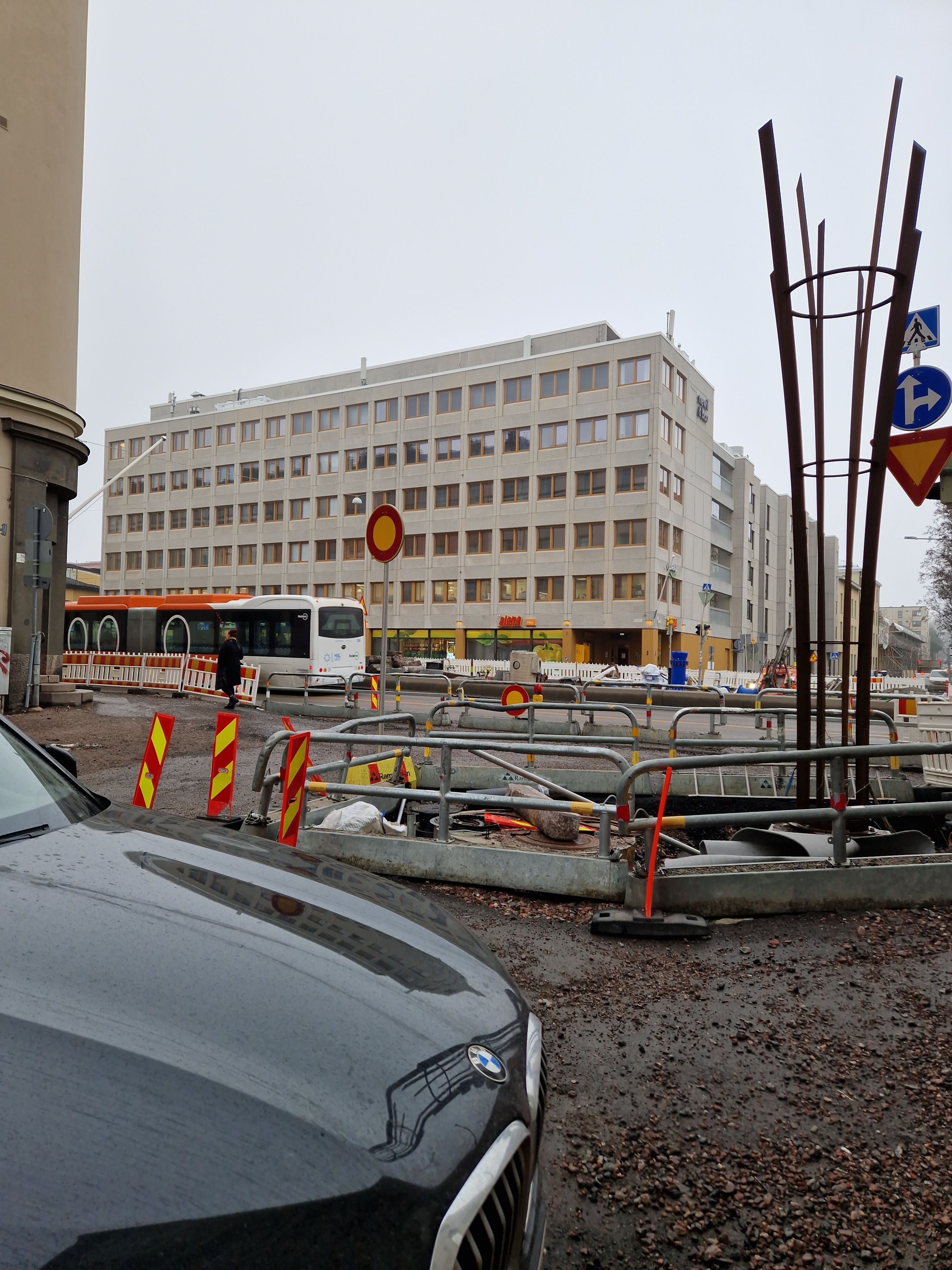 Mannerheimintie 76, jota kutsuttiin "Sipoon kirkoksi". Rakennus purettiin 1978. rephoto