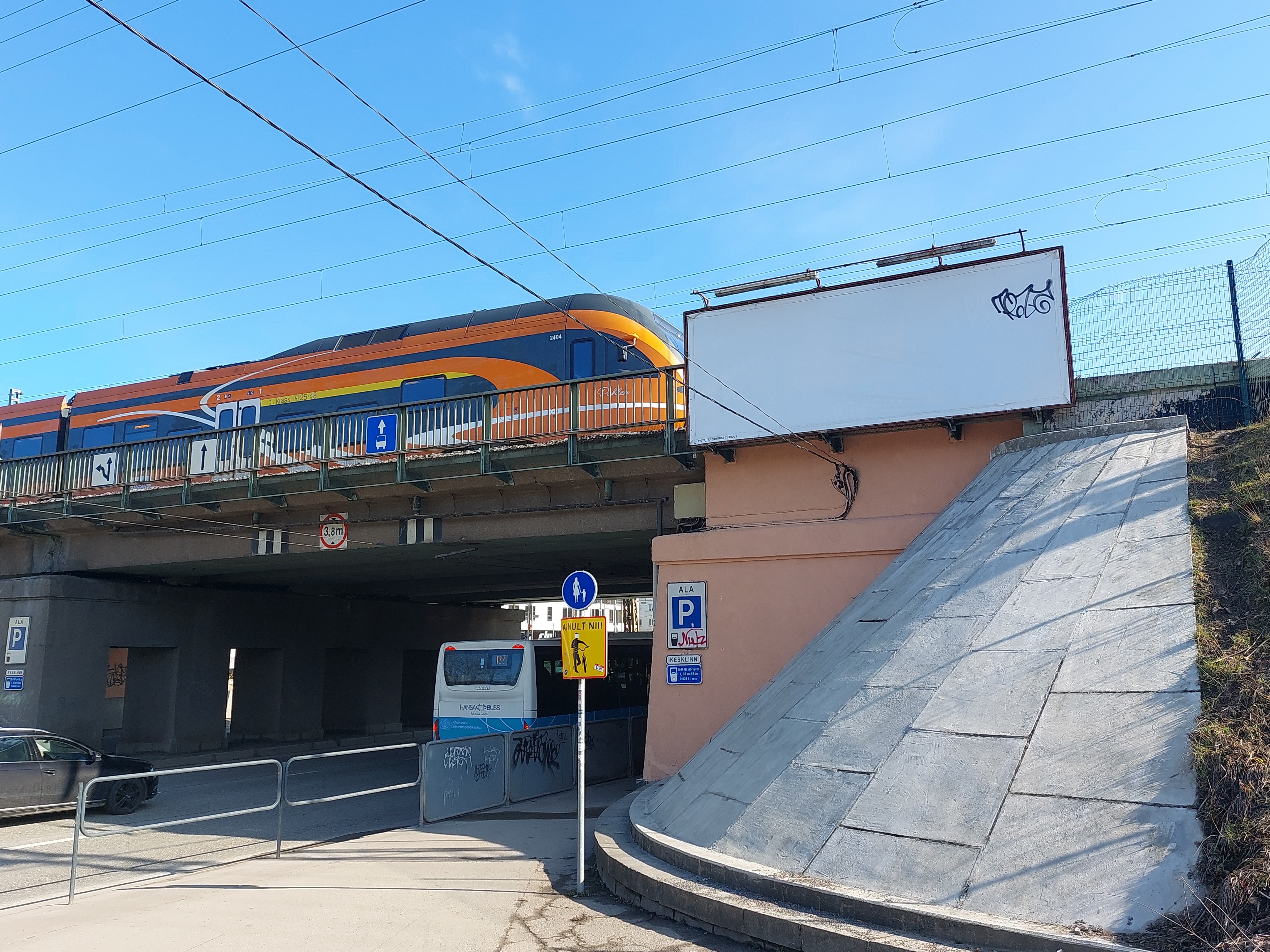 The electric train exceeds the current viaduct of Lilleküla. rephoto
