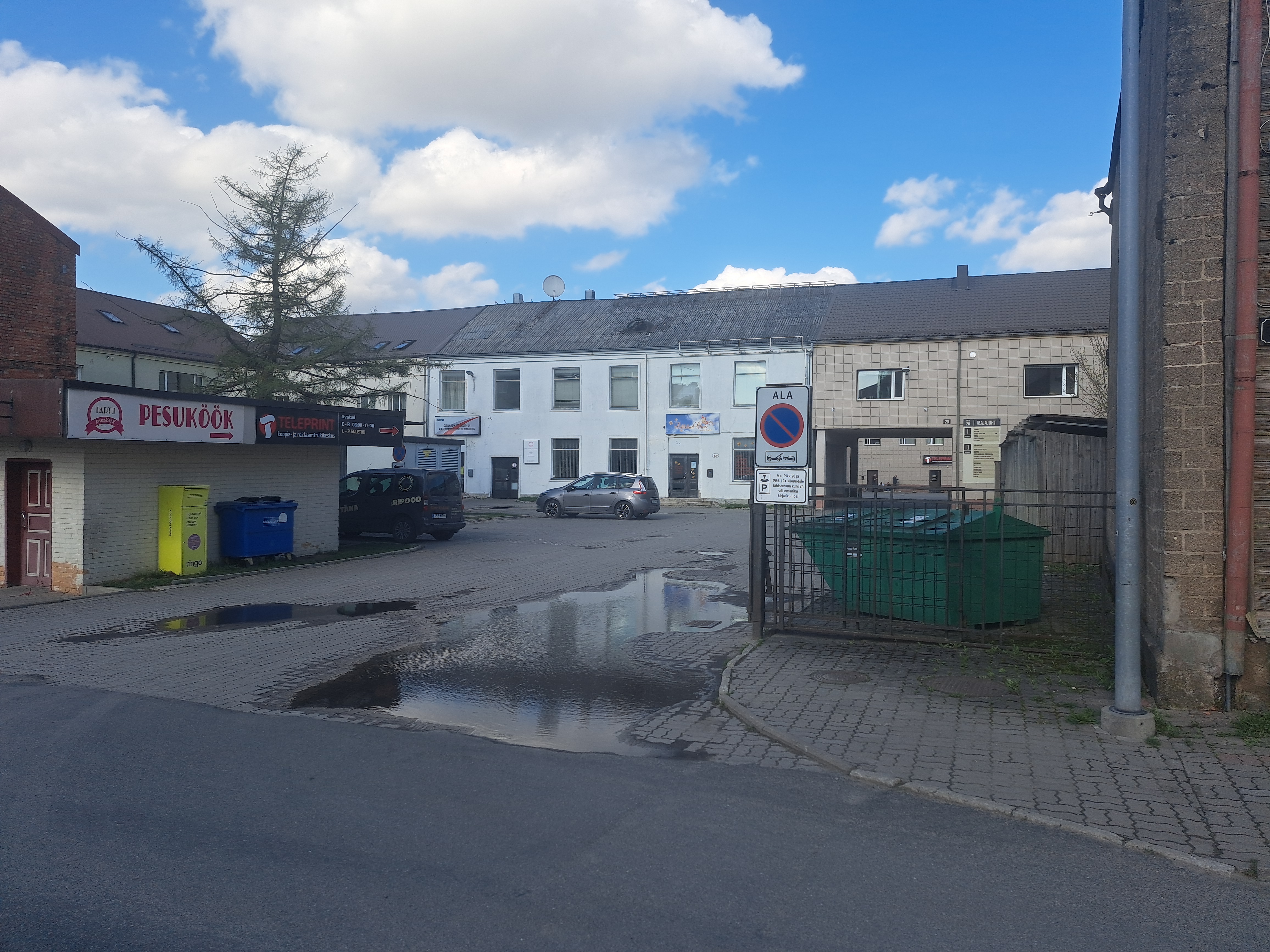 Tartu Õmblusvabriku Sangar peahoone. 1970ndatel. rephoto