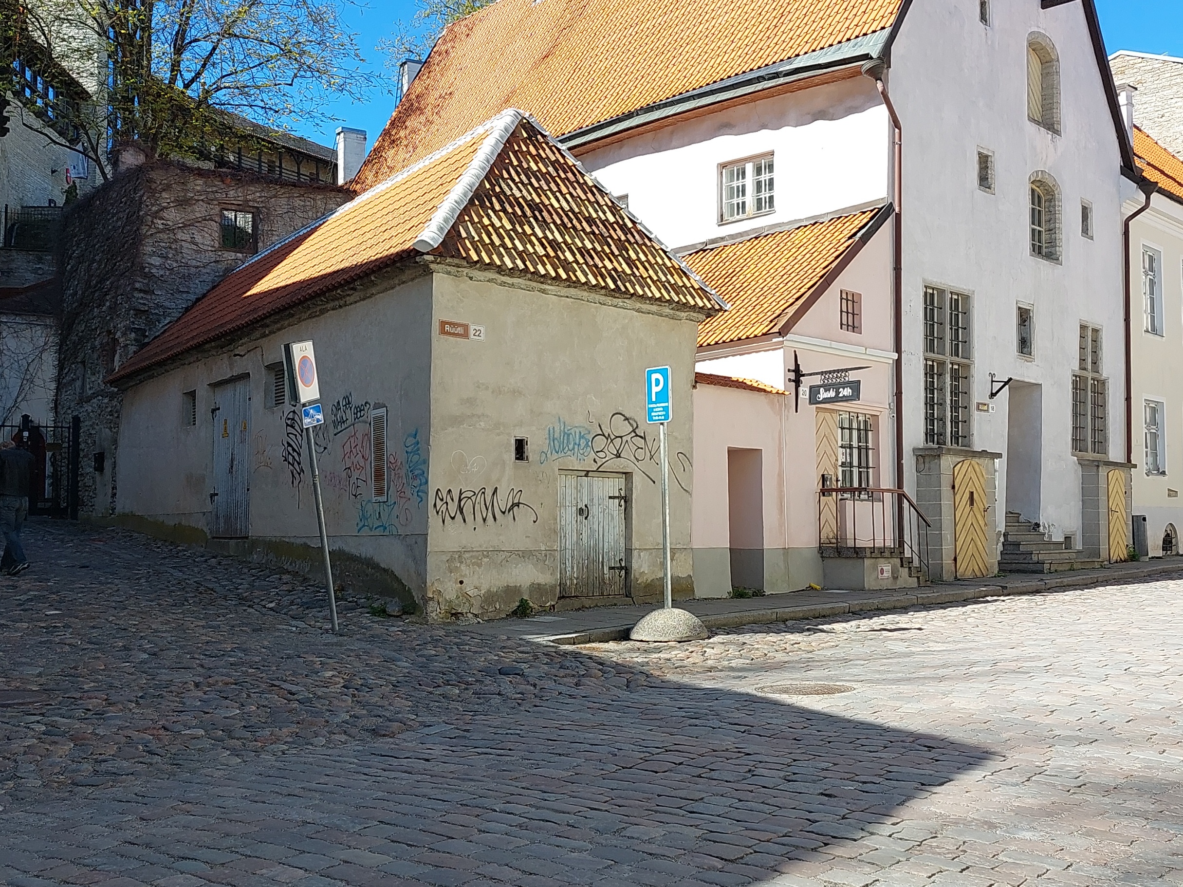 Tallinn, Rüütli tänav 20, endise Timuka maja nurk. rephoto