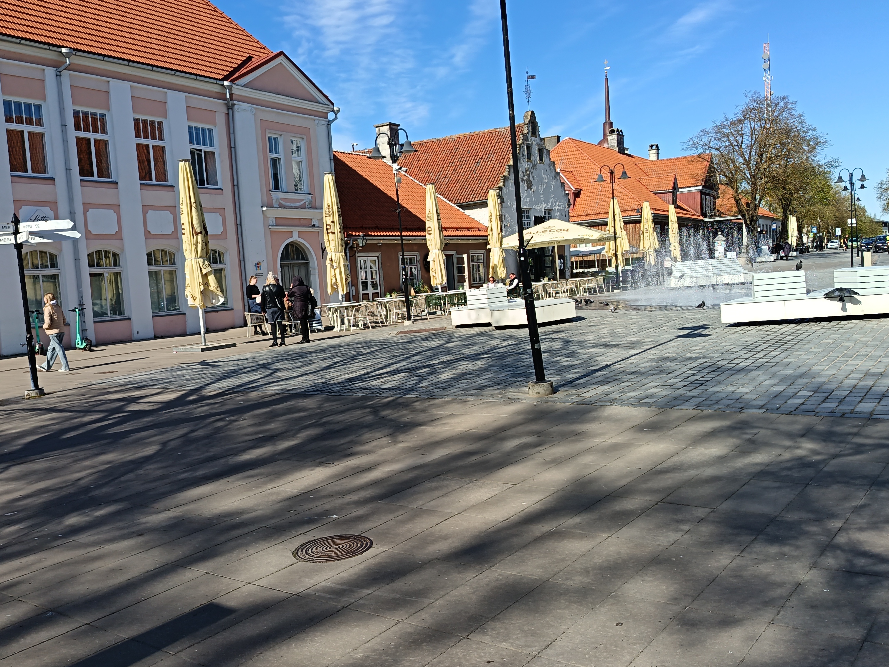 Kuressaare Vabatahtliku Tuletõrjeühingu meeskonna rongkäik üleriiklikul tuletõrje peameeste päeval Kuressaares rephoto