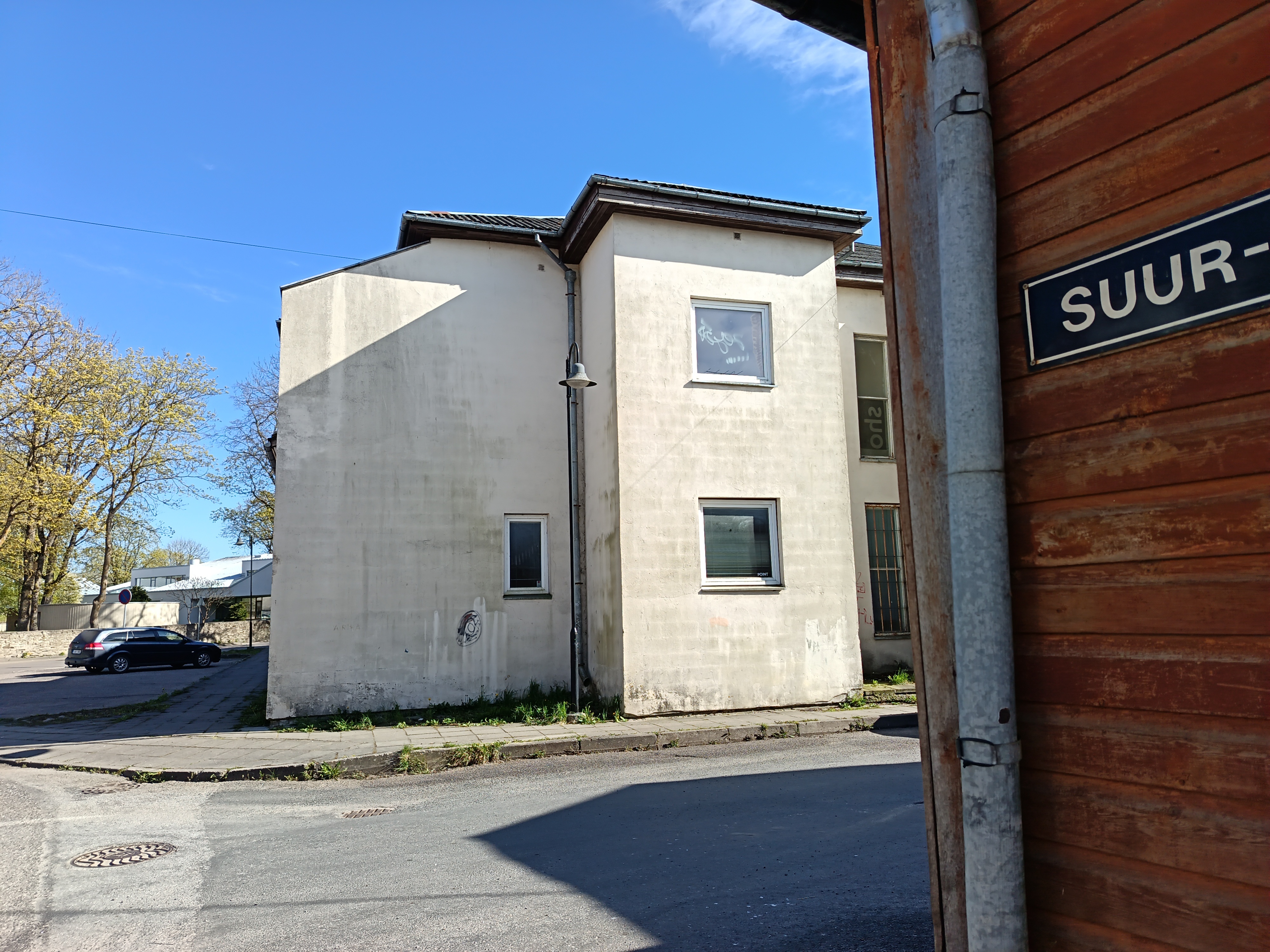 I telegraafijaam Kuressaares asus Tolli ja Suur-Sadama tänava  nurgal  rätsepmeister Rosenfeldt'i majas II korrusel. rephoto