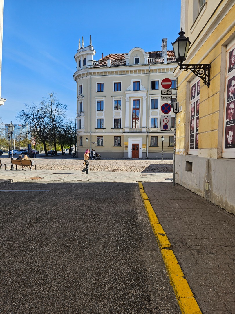 Suurturu ja Söögituru tänava ristumiskoht. Tagaplaanil hotell "Amerika". rephoto