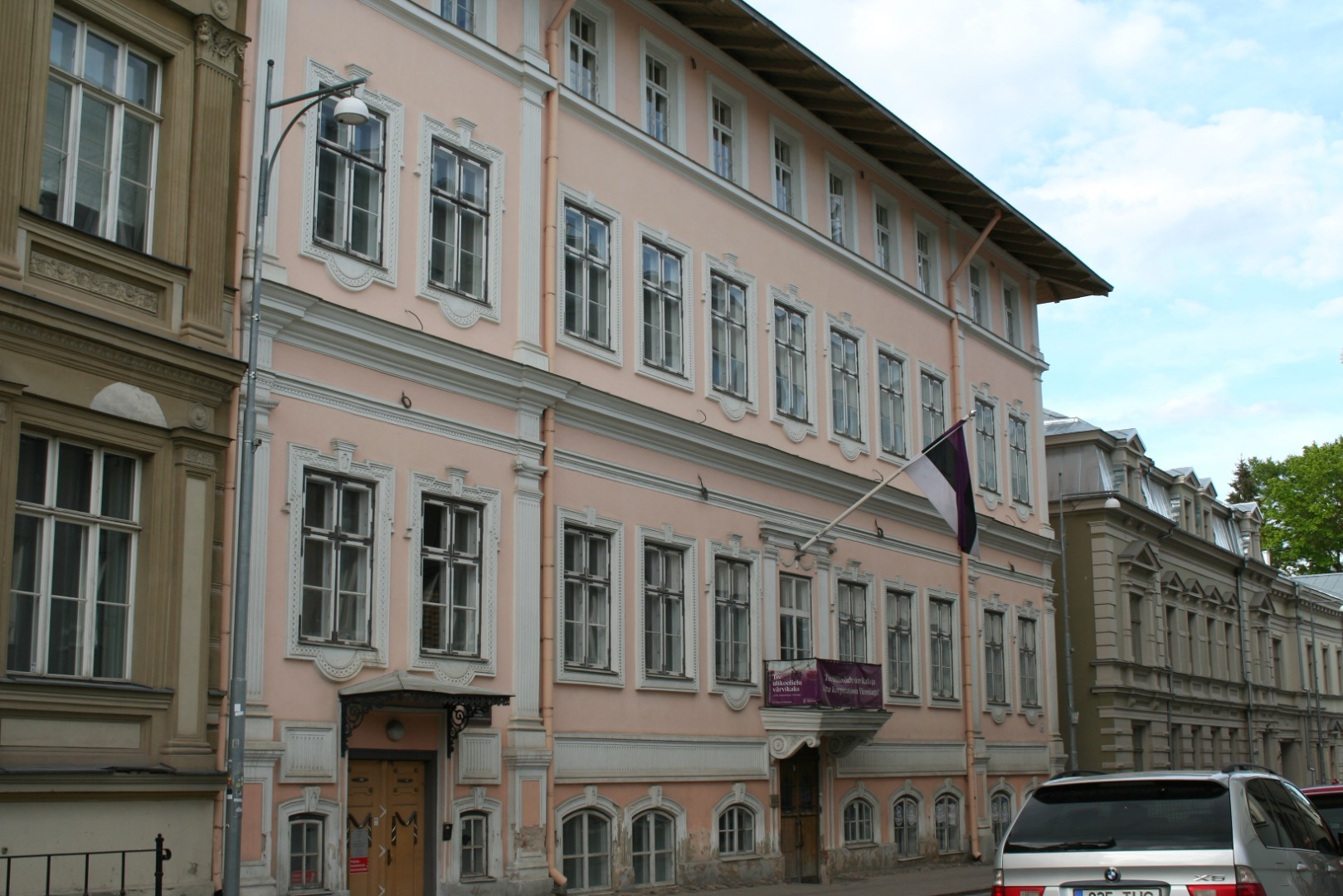 Korp! Vironia hoone, endine aadlielamu, fassaadivaade. Ü/e arh H.v. Stavenhagen, ü/e sees Edgar Kuusik rephoto
