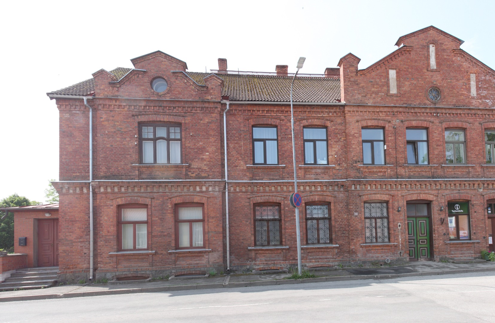 Viljandi tiisikuse vastu võitlemise seltsi maja (Romanzovi maja) Tartu tänaval. rephoto
