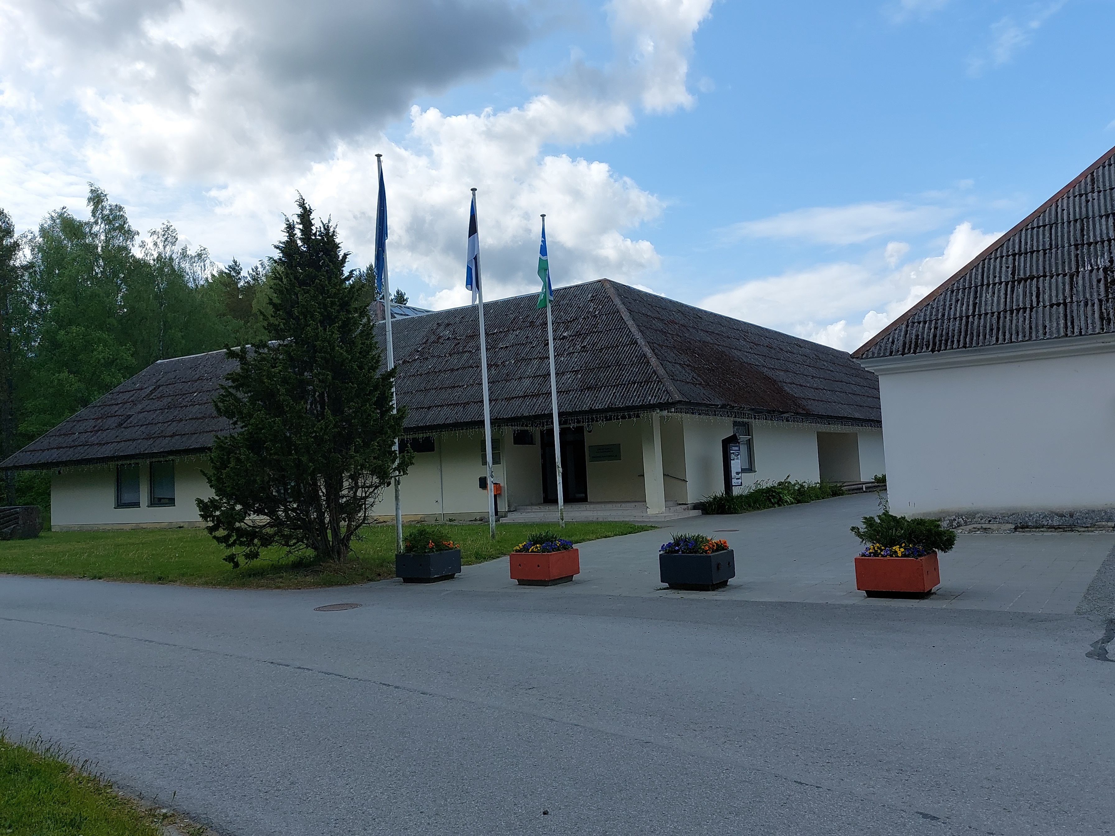 View of the Koidu Colhose Centre building in Padis. rephoto