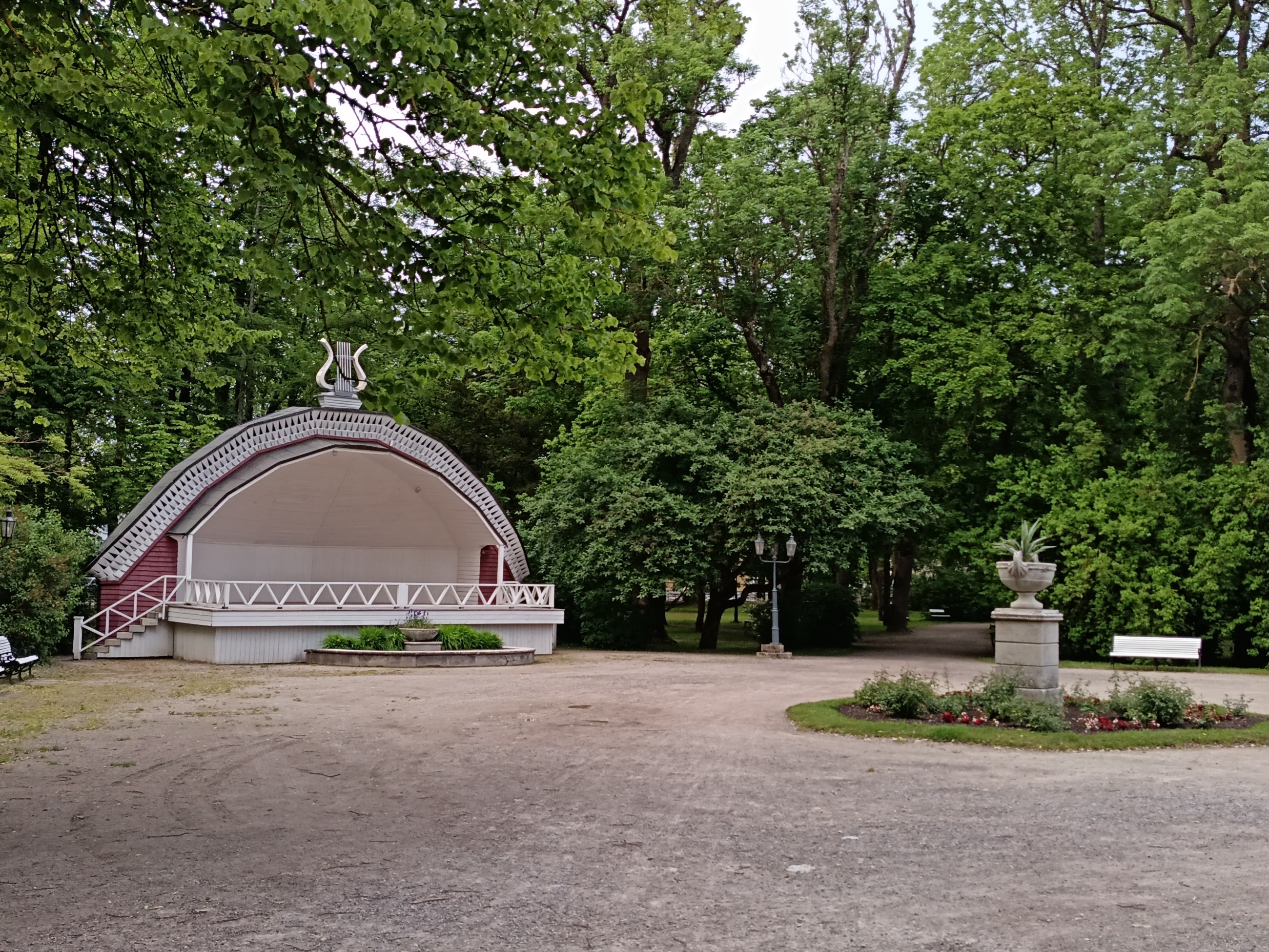 Kuressaare Lossipark, kõlakoda rephoto