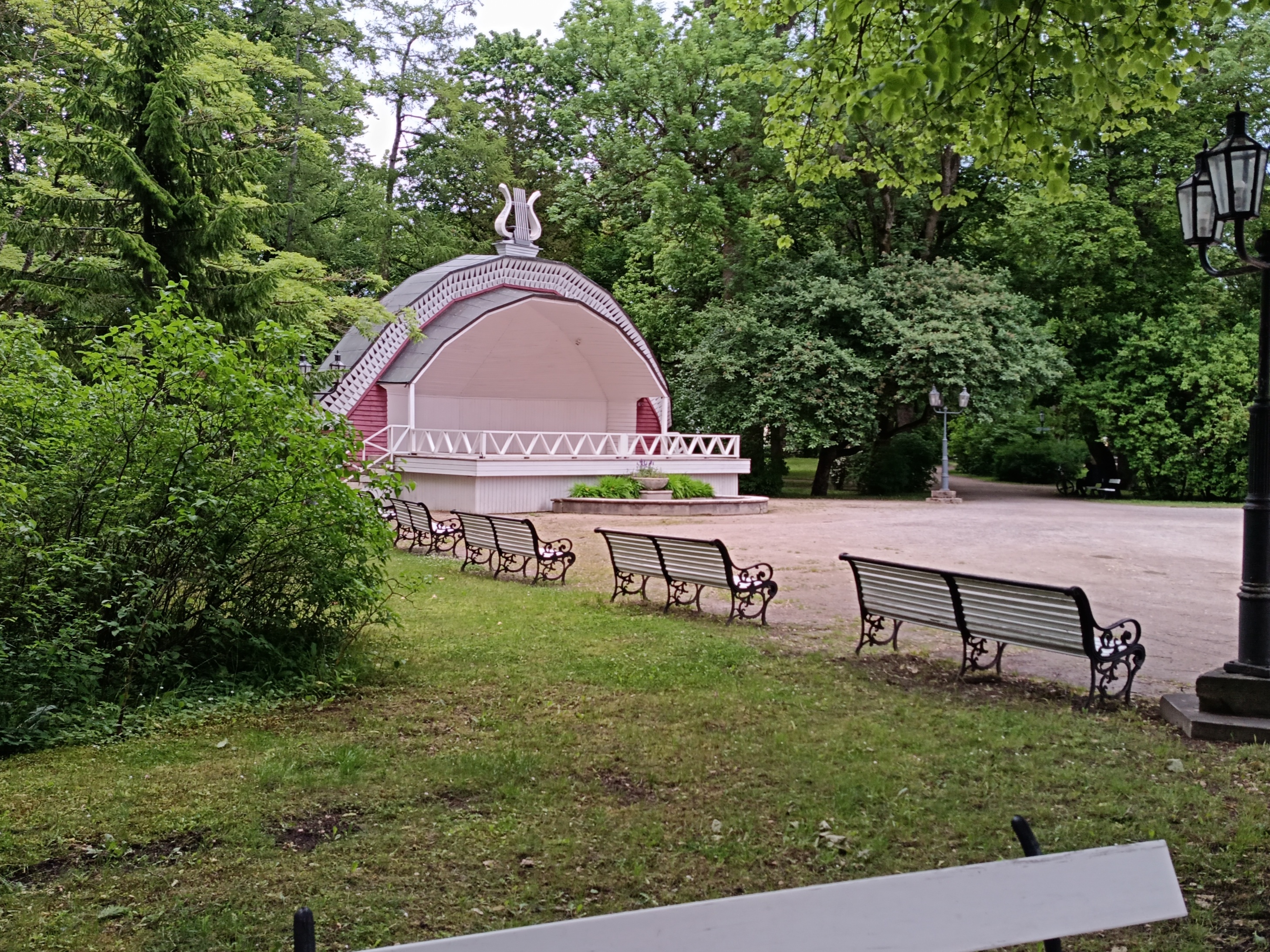 Kuressaare. Kõlakoda kuursaali juures. rephoto