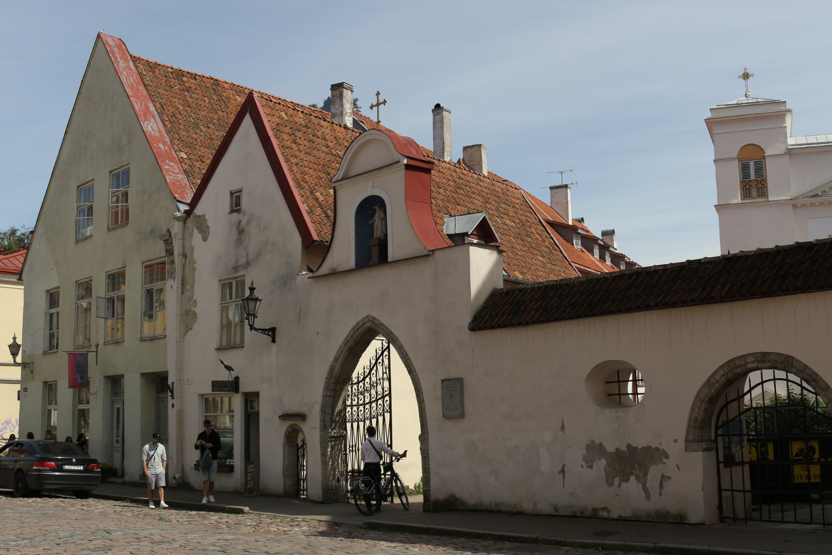 Tallinn, Vene tänav. Tallinna Peeter-Pauli katedraali värav. rephoto