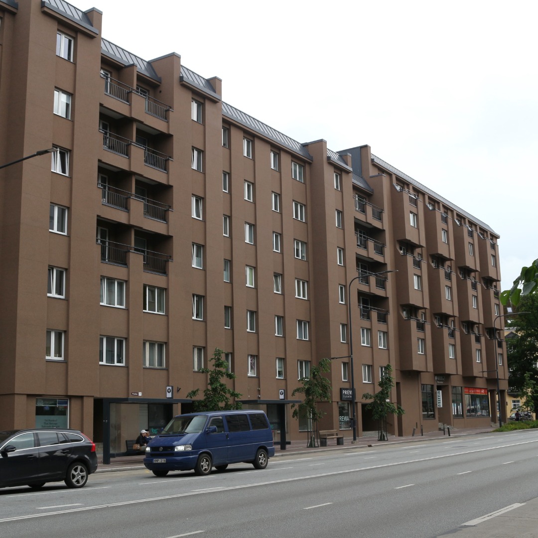 Elu- ja ärihoone Tallinnas, vaade hoonele nurgalt. Arhitekt Rein Luup rephoto