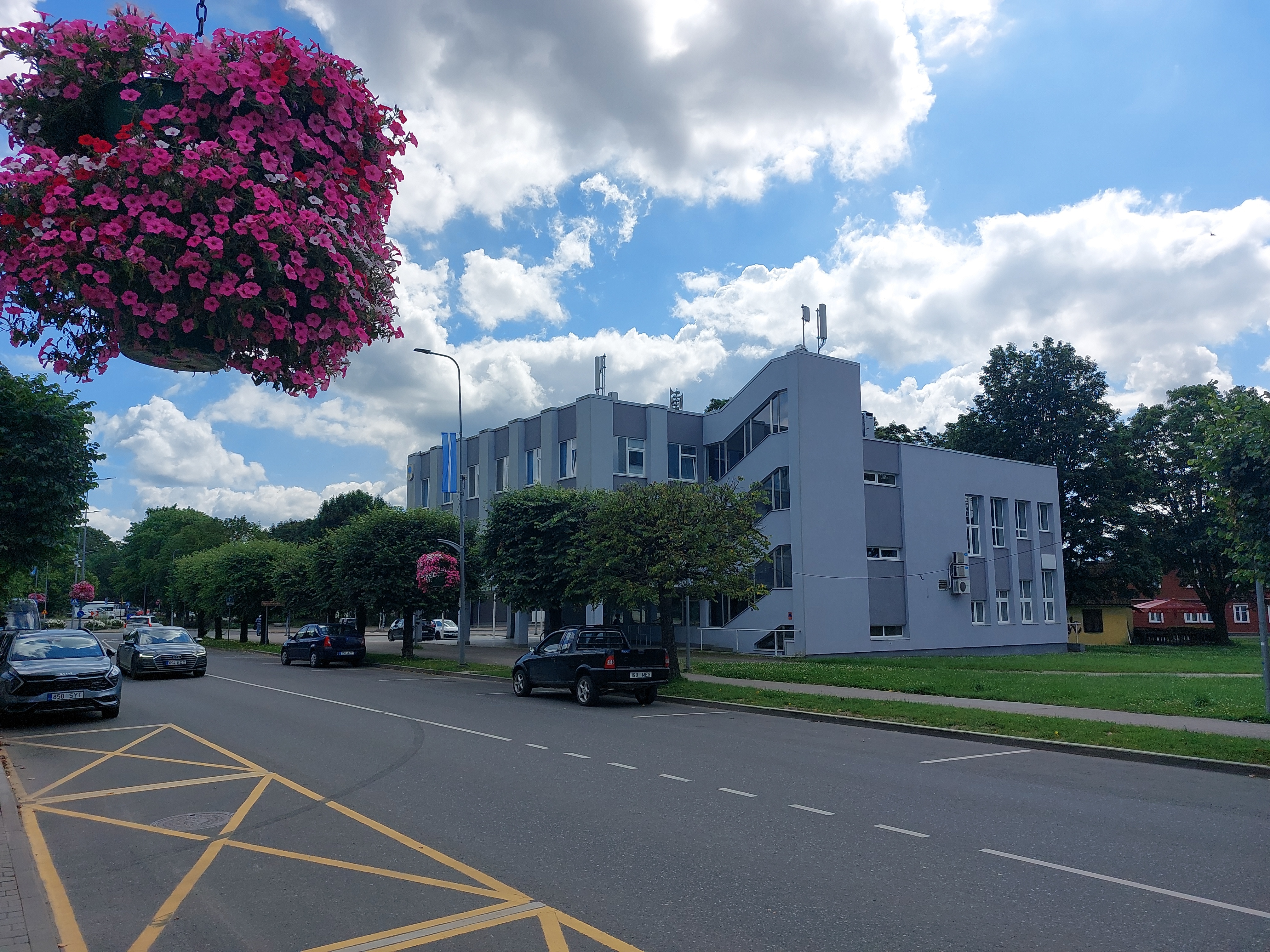 Maja Keilas Keskväljaku ja Uue tänava nurgal enne lammutamist rephoto