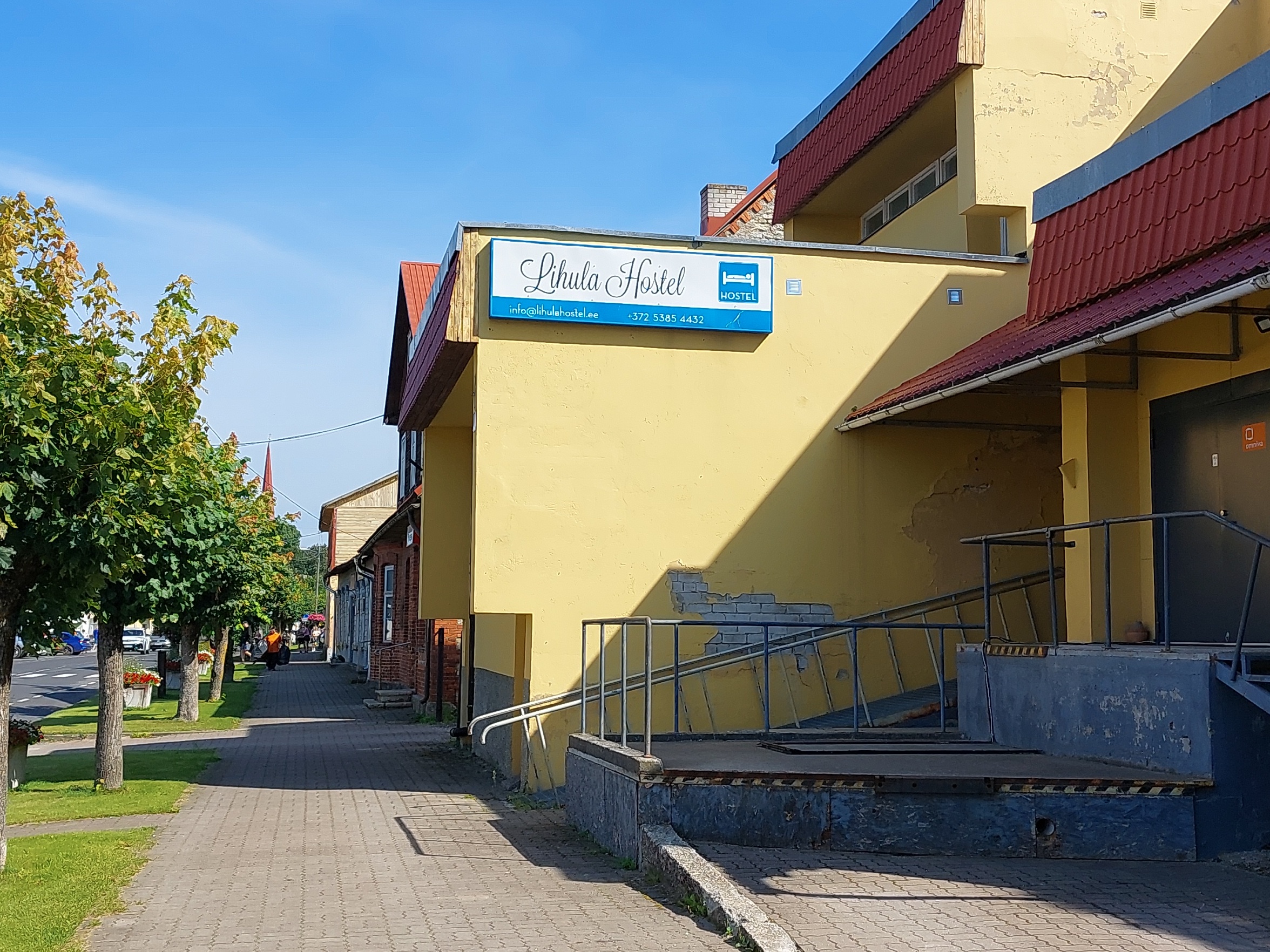 Foto. Haapsalu Sidesõlme Lihula sidehoone valmimine 1987. Riiklik komisjon hoonet vastu võtmas. rephoto