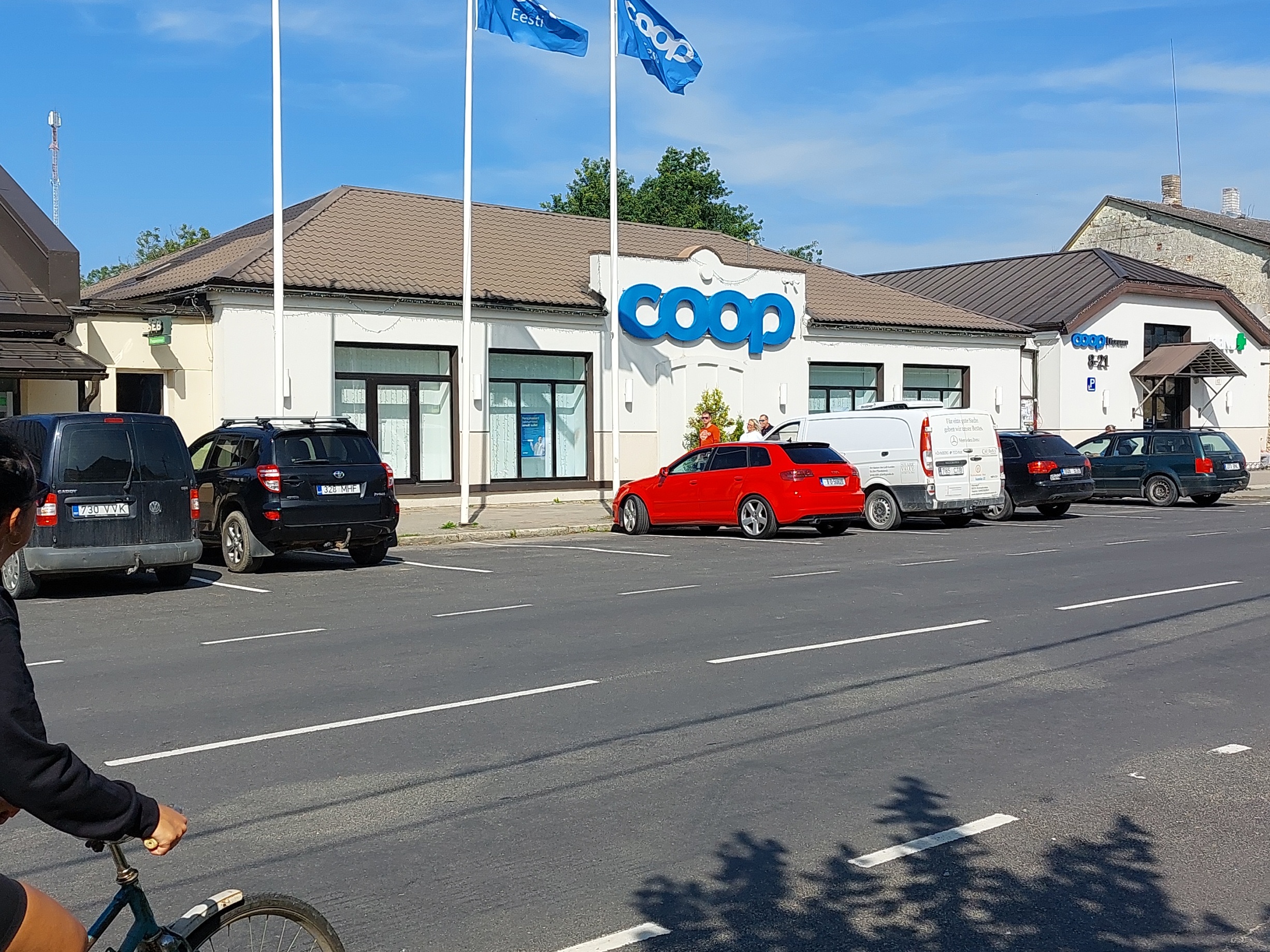 Lihula universaalkauplus. rephoto
