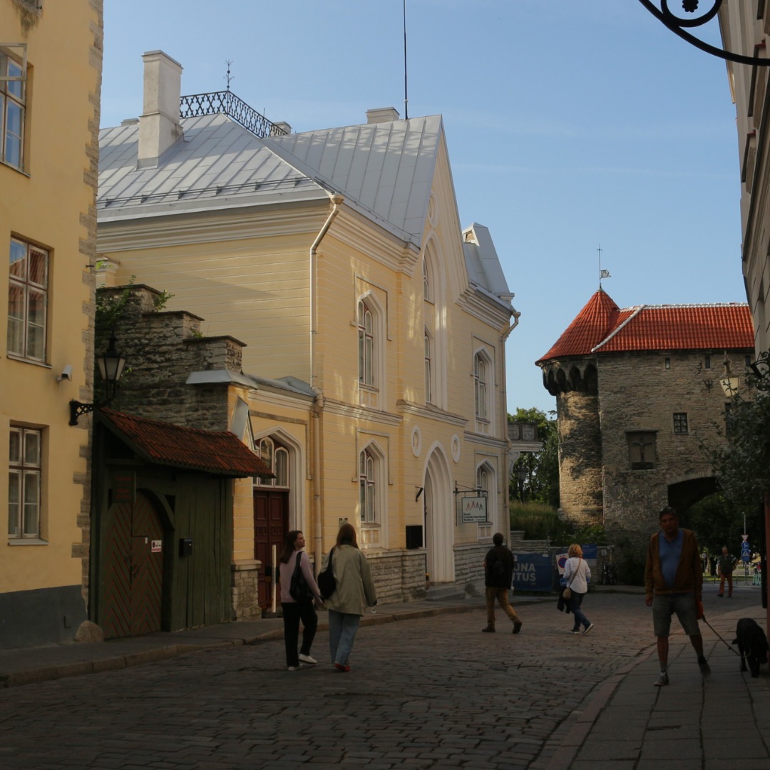 Villa Pikk 73 Tallinnas, vaade hoonele. Arhitekt Rudolf Knüpffer rephoto