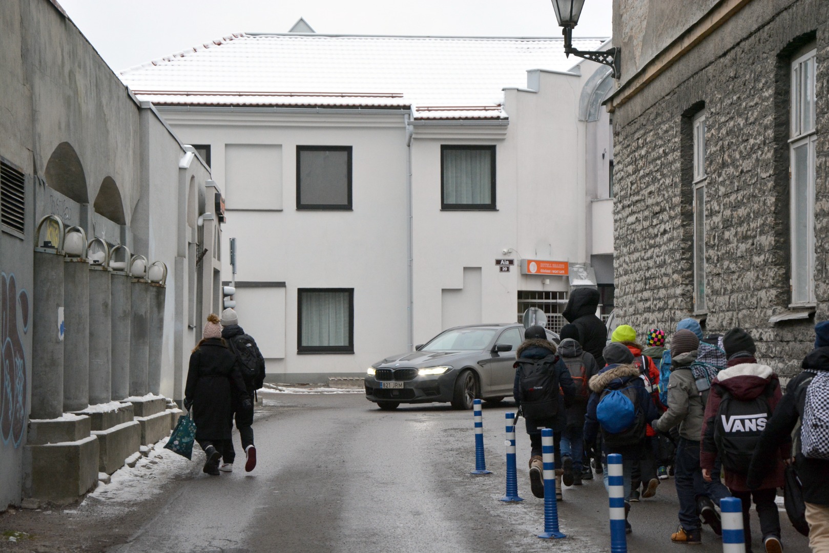 Aia tänav. Otsesuunas algkooli hoone (lammutatud), vasakul heeringapraakimise kuur. rephoto