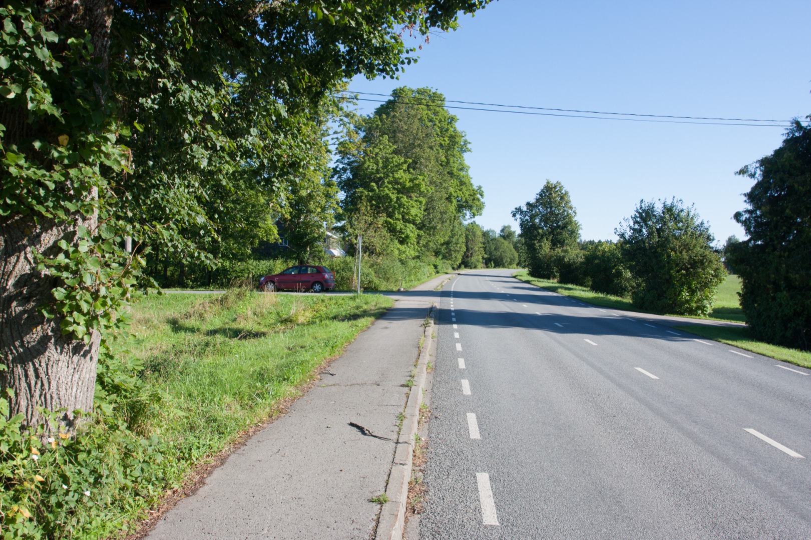 Vaade Kergu alevikule, taga õigeusu kirik. rephoto