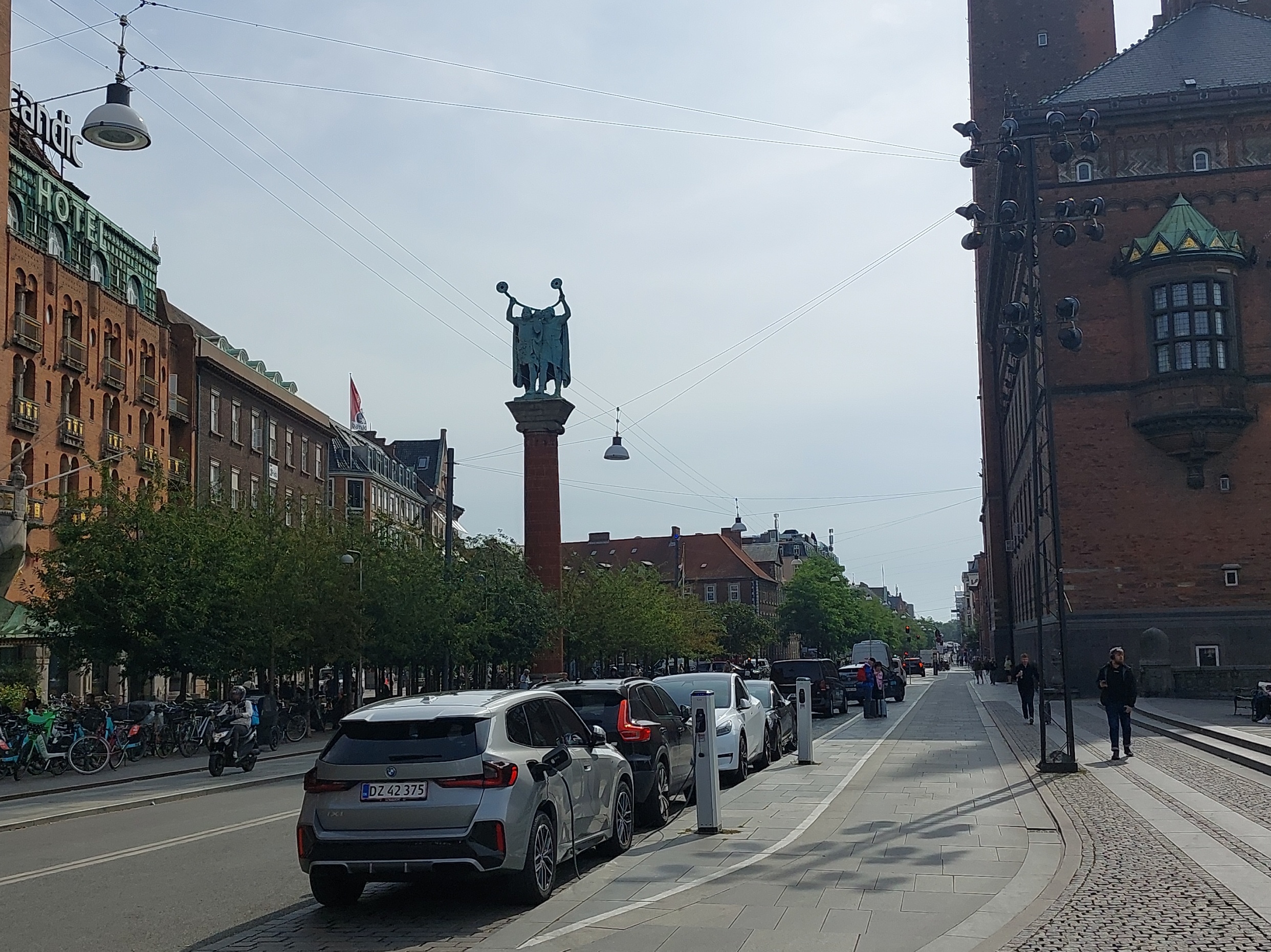 British troops passes Rådhuspladsen (town square) in Copenhagen. rephoto