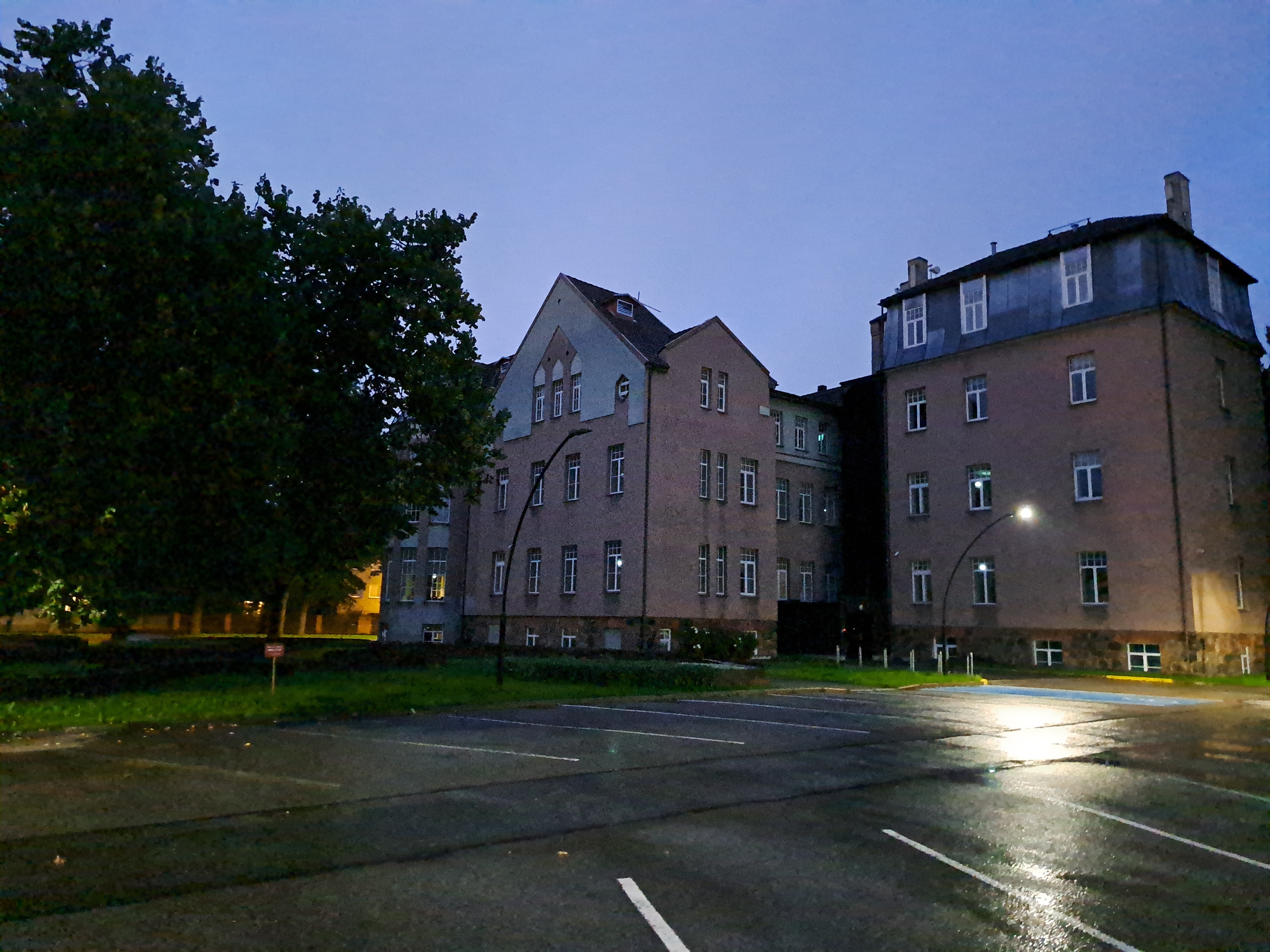 Tartu Ülikooli õigusteaduskonna hoone Juridicum Näituse tänavas. rephoto